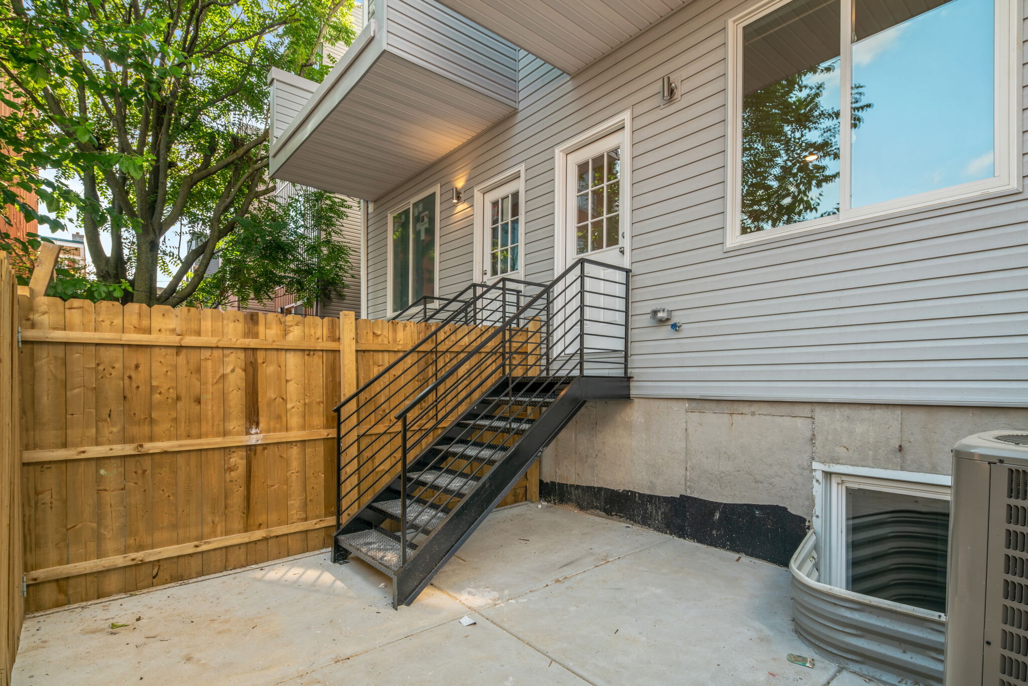 18-web-or-mls-2333 Jasper St-Full-18.jpg