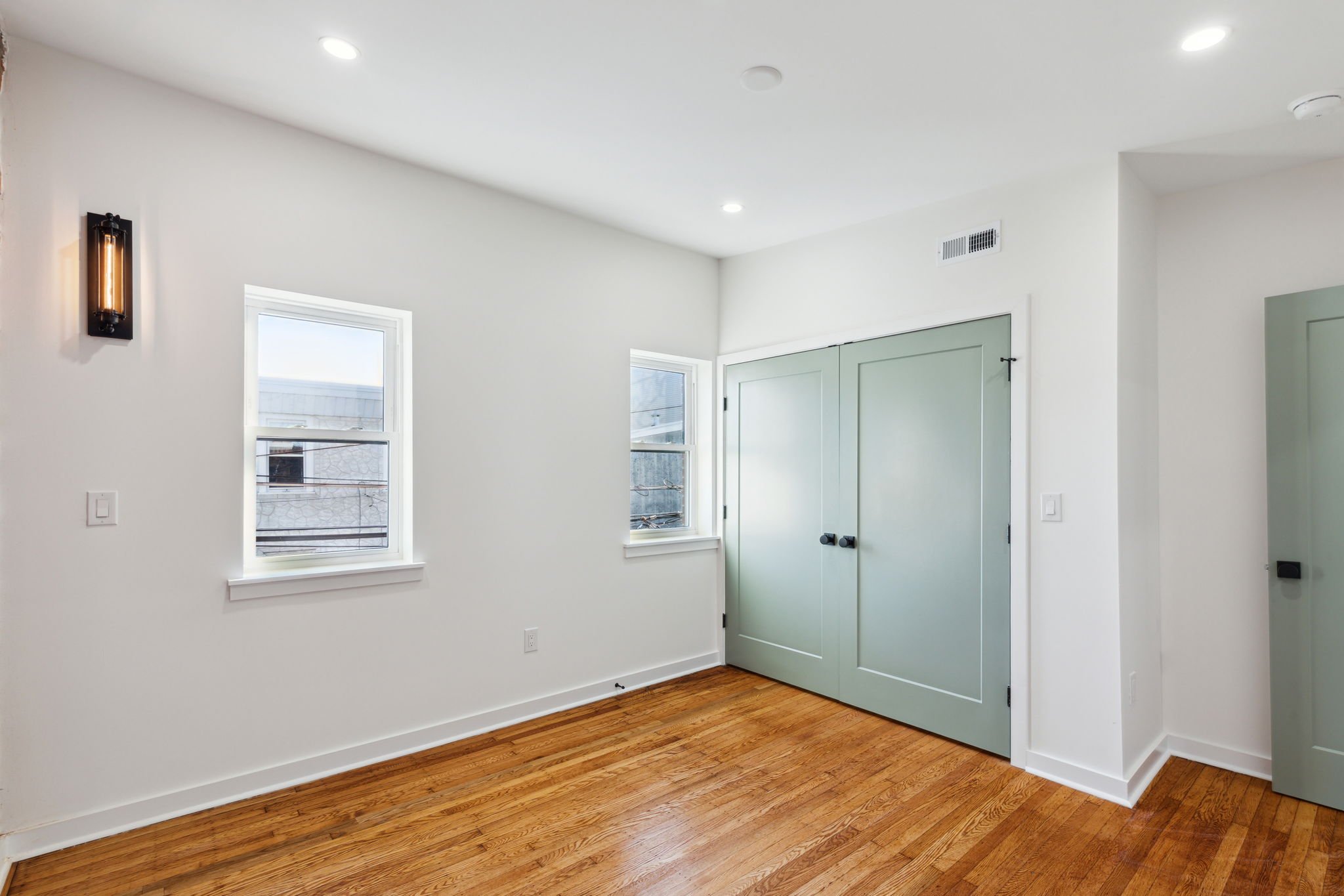 5-web-or-mls-2246-taggert-st.jpg