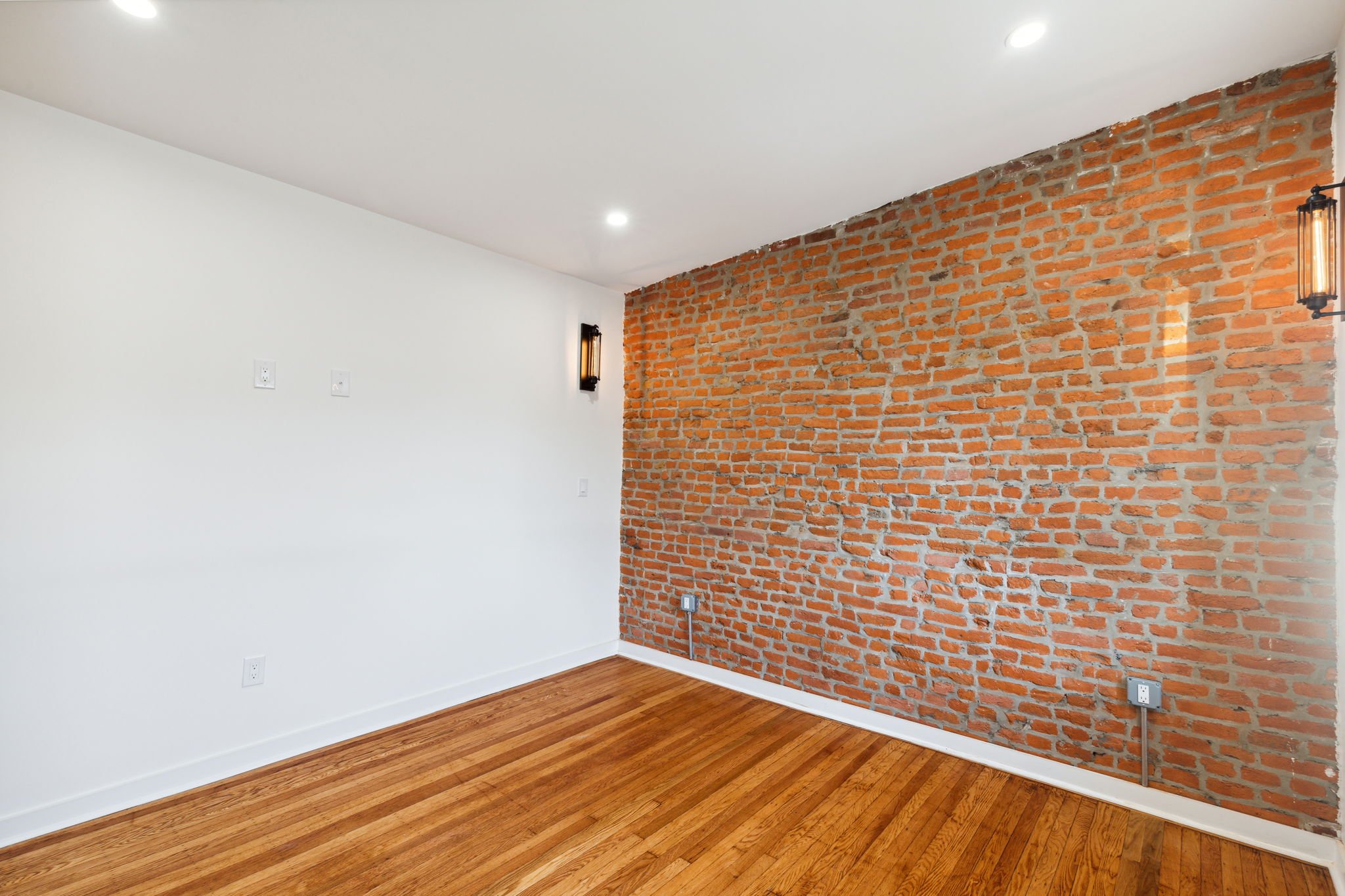 6-web-or-mls-2246-taggert-st.jpg