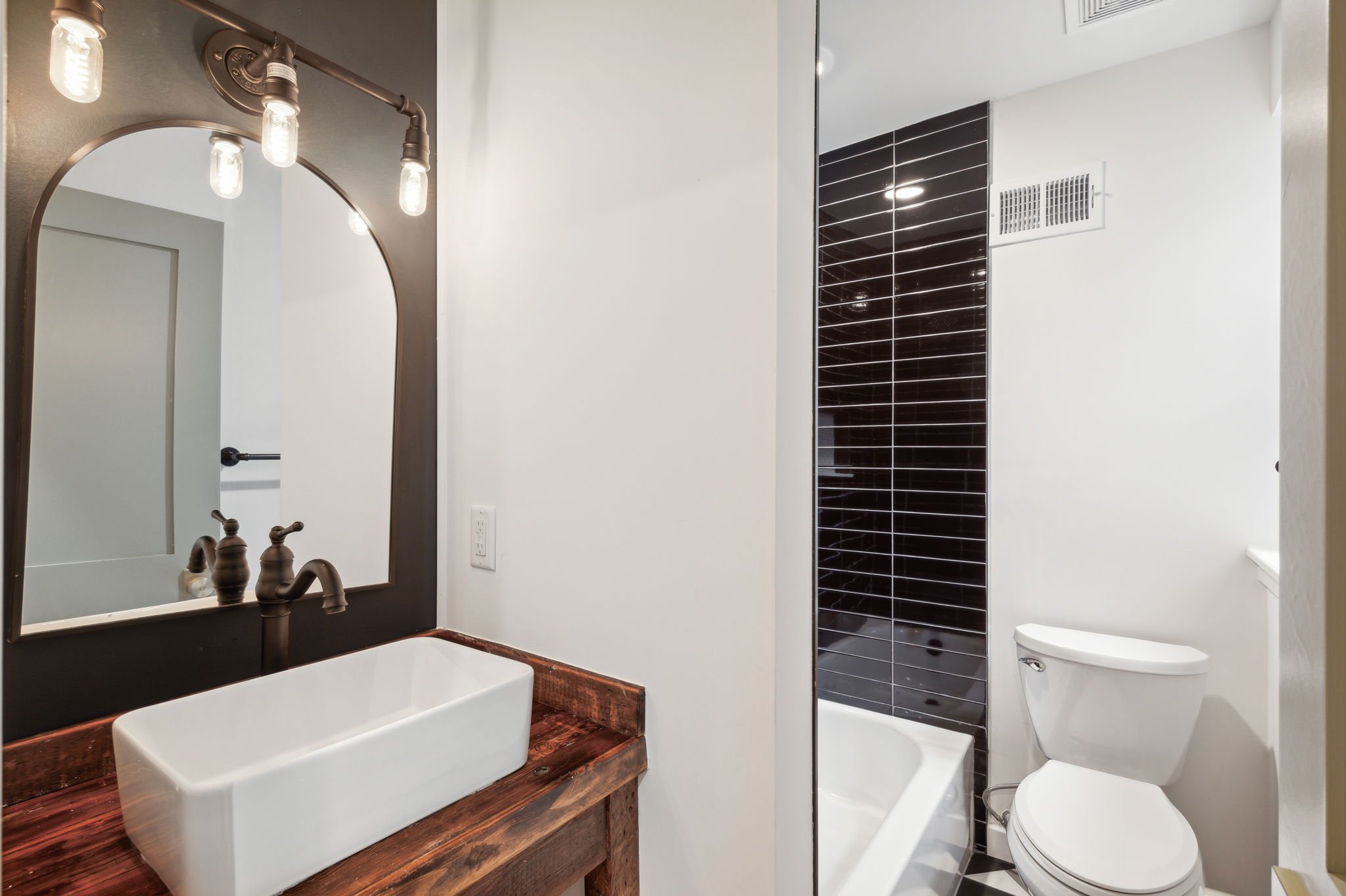 9-web-or-mls-1813-s-rosewood-st.jpg