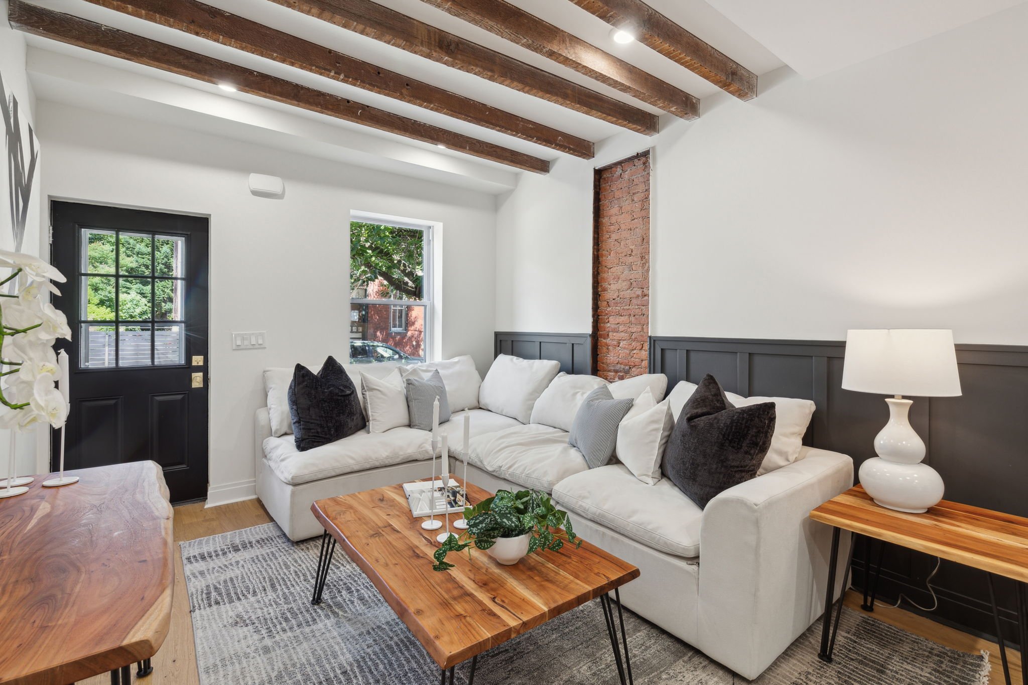 5-web-or-mls-1350-e-montgomery-ave.jpg