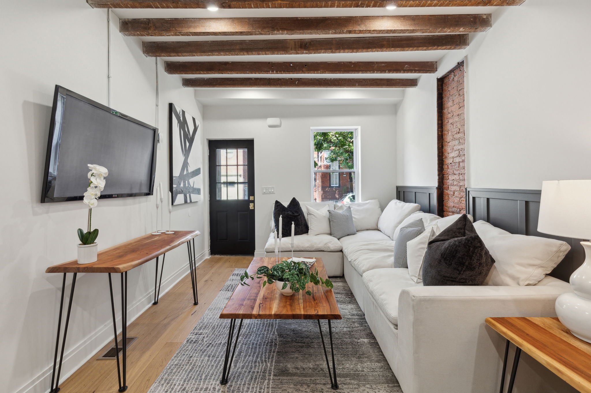 6-web-or-mls-1350-e-montgomery-ave.jpg