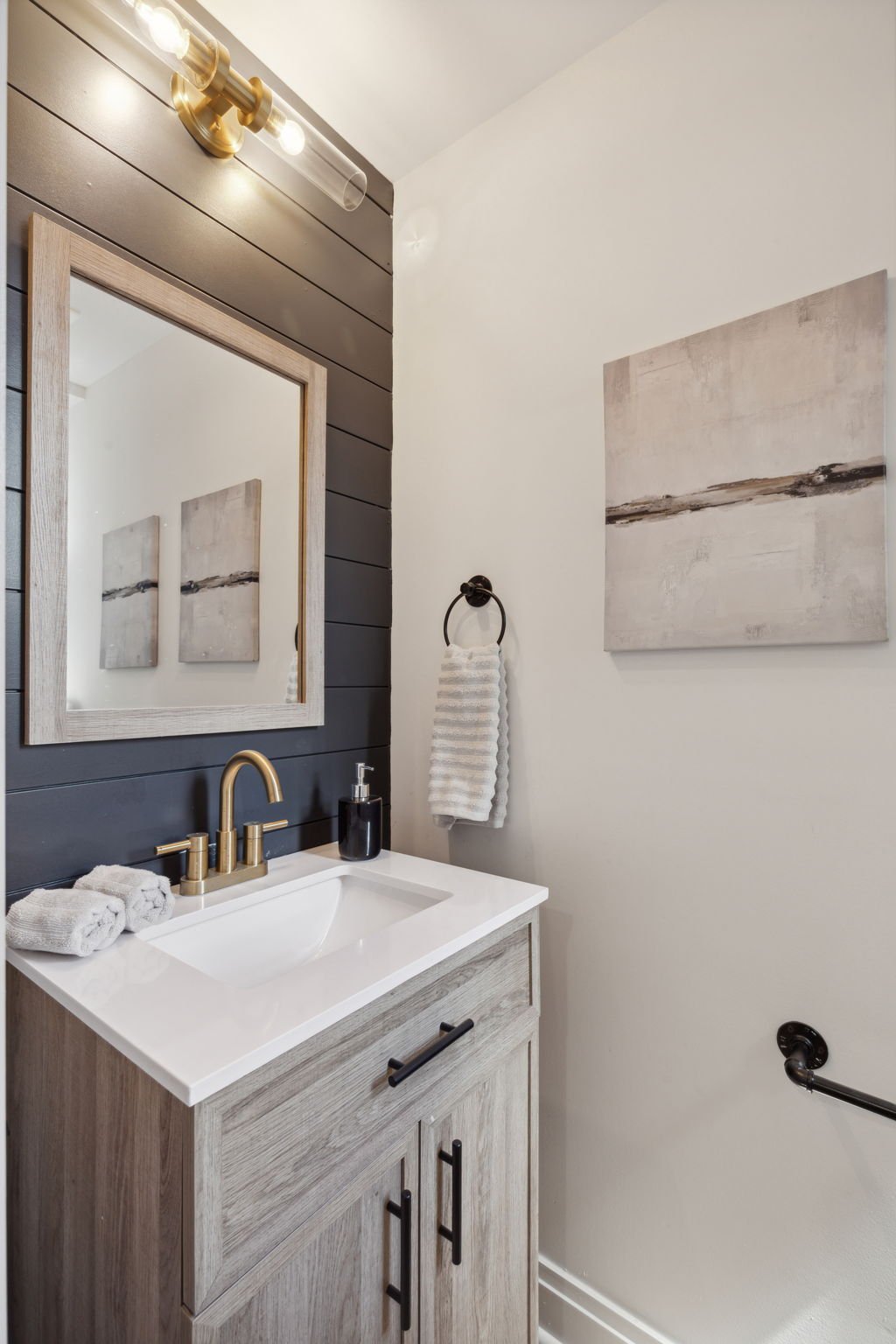 11-web-or-mls-1350-e-montgomery-ave.jpg