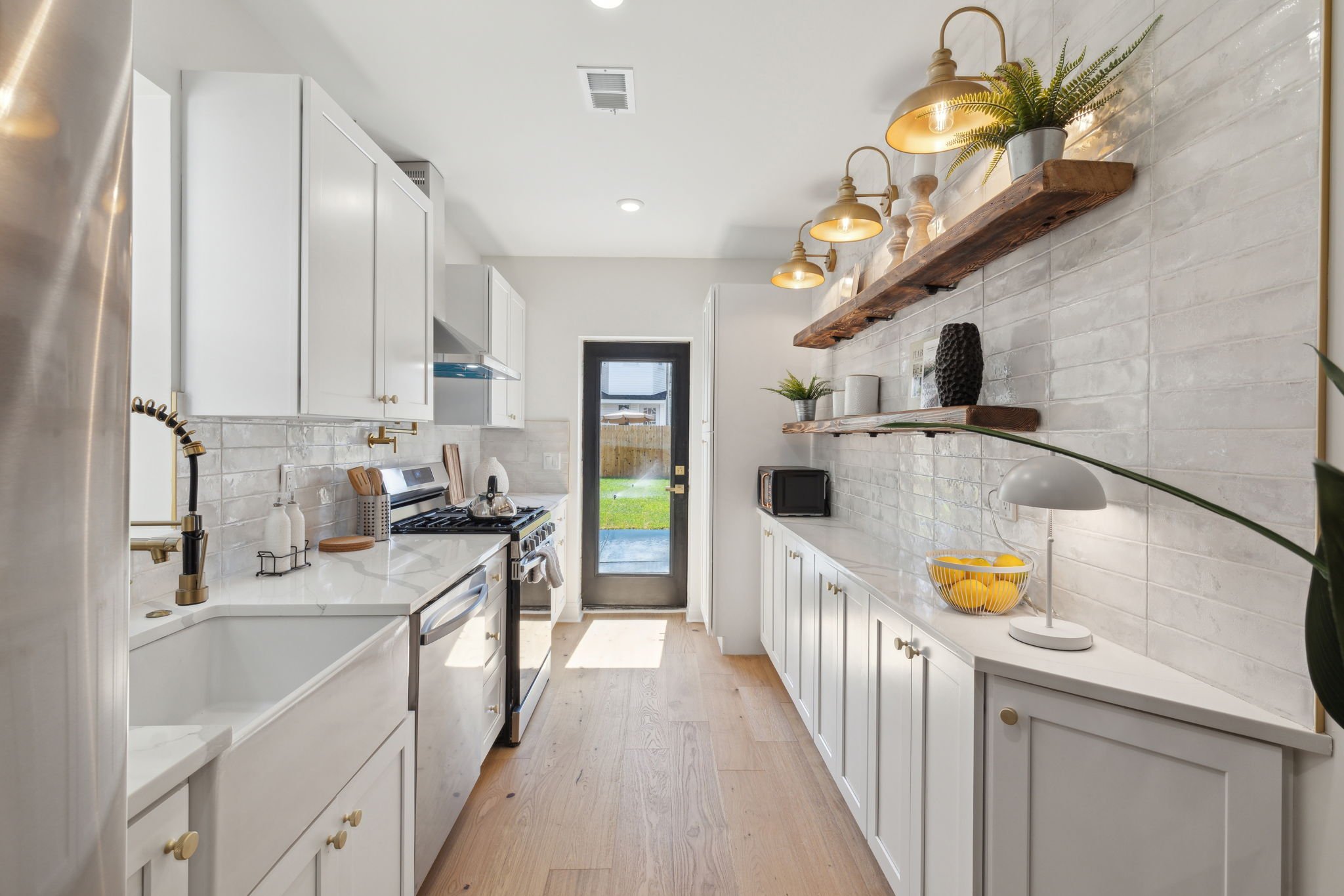 12-web-or-mls-1350-e-montgomery-ave.jpg