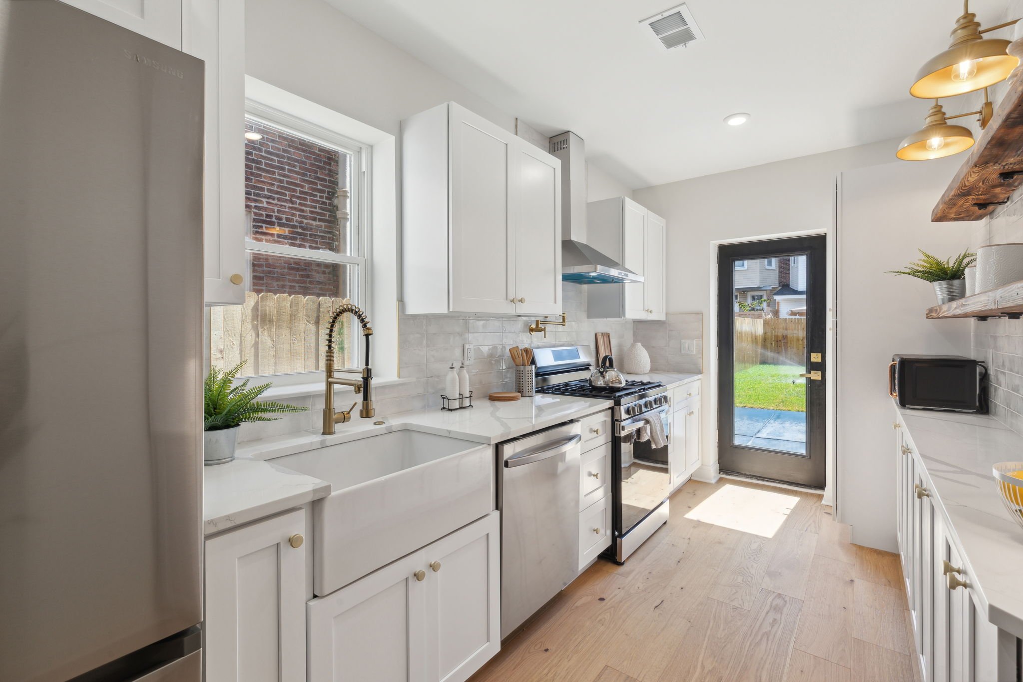 13-web-or-mls-1350-e-montgomery-ave.jpg