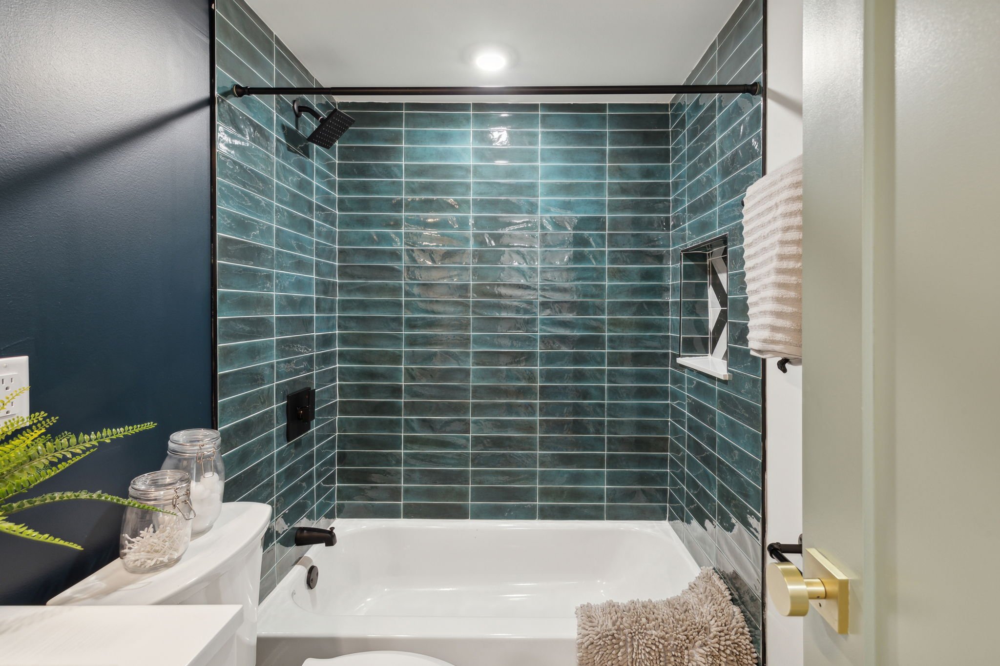 19-web-or-mls-1350-e-montgomery-ave.jpg