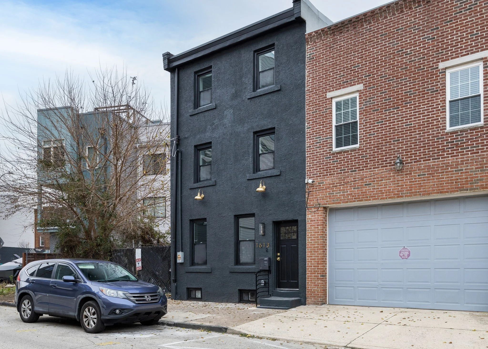 1-web-or-mls-1613-n-lawrence-st.jpg