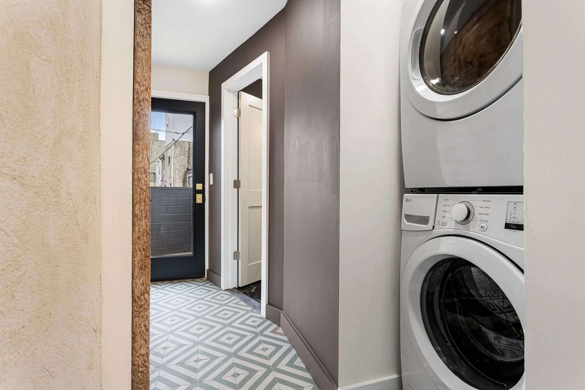 2341 Belgrade St-Full-4.jpg