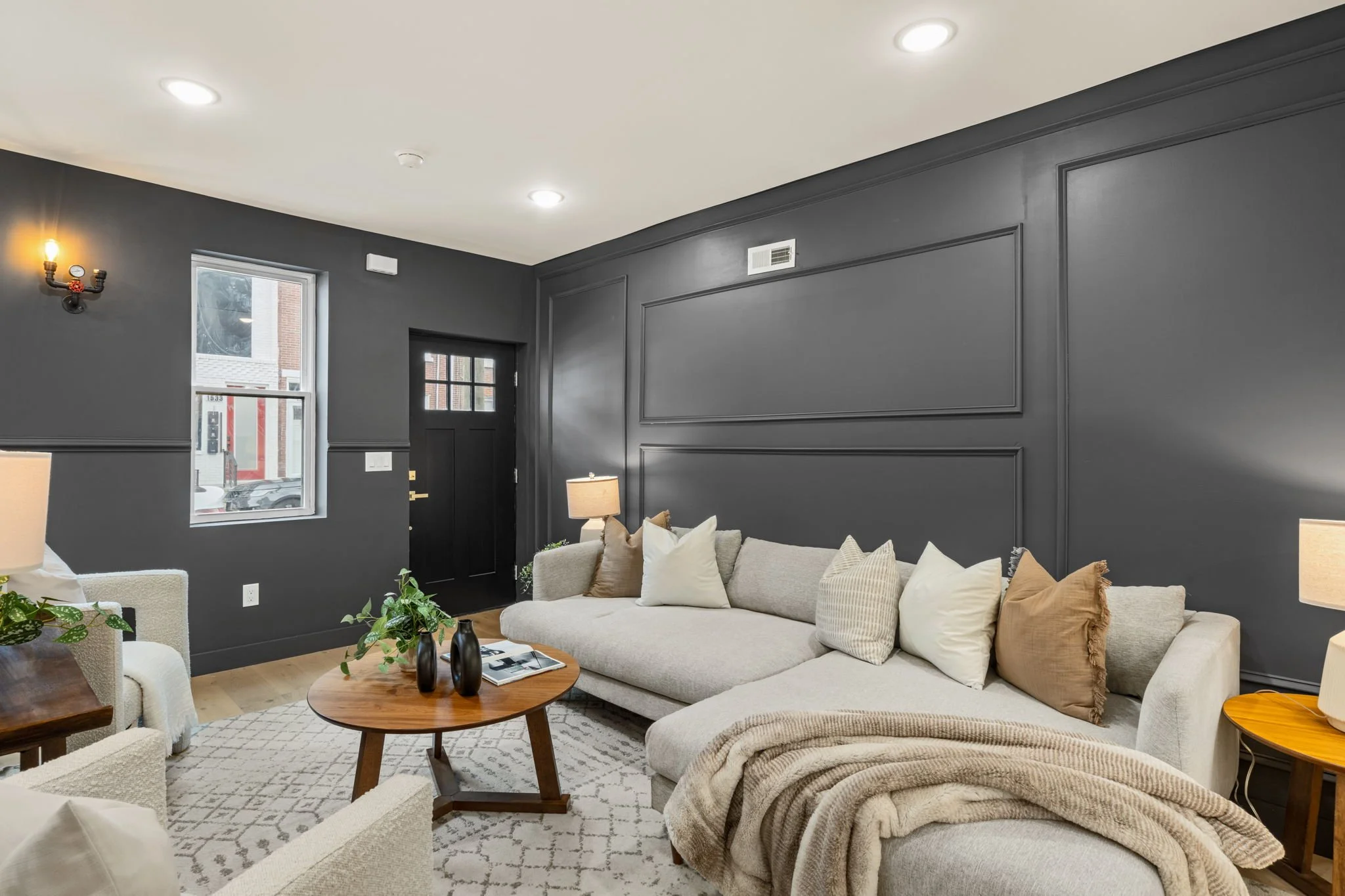 6-web-or-mls-1530-n-lawrence-st.jpg