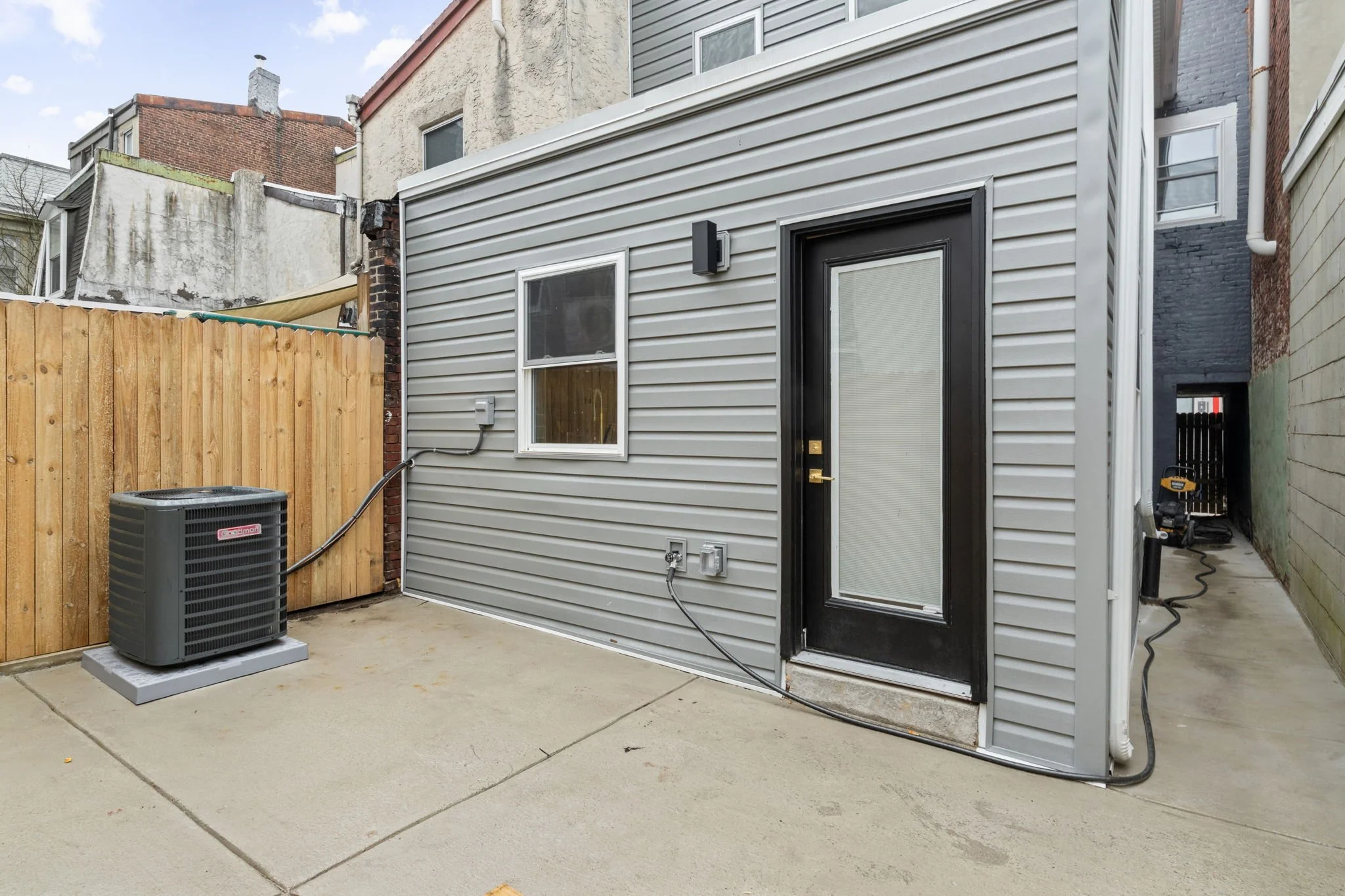 19-web-or-mls-1530-n-lawrence-st.jpg