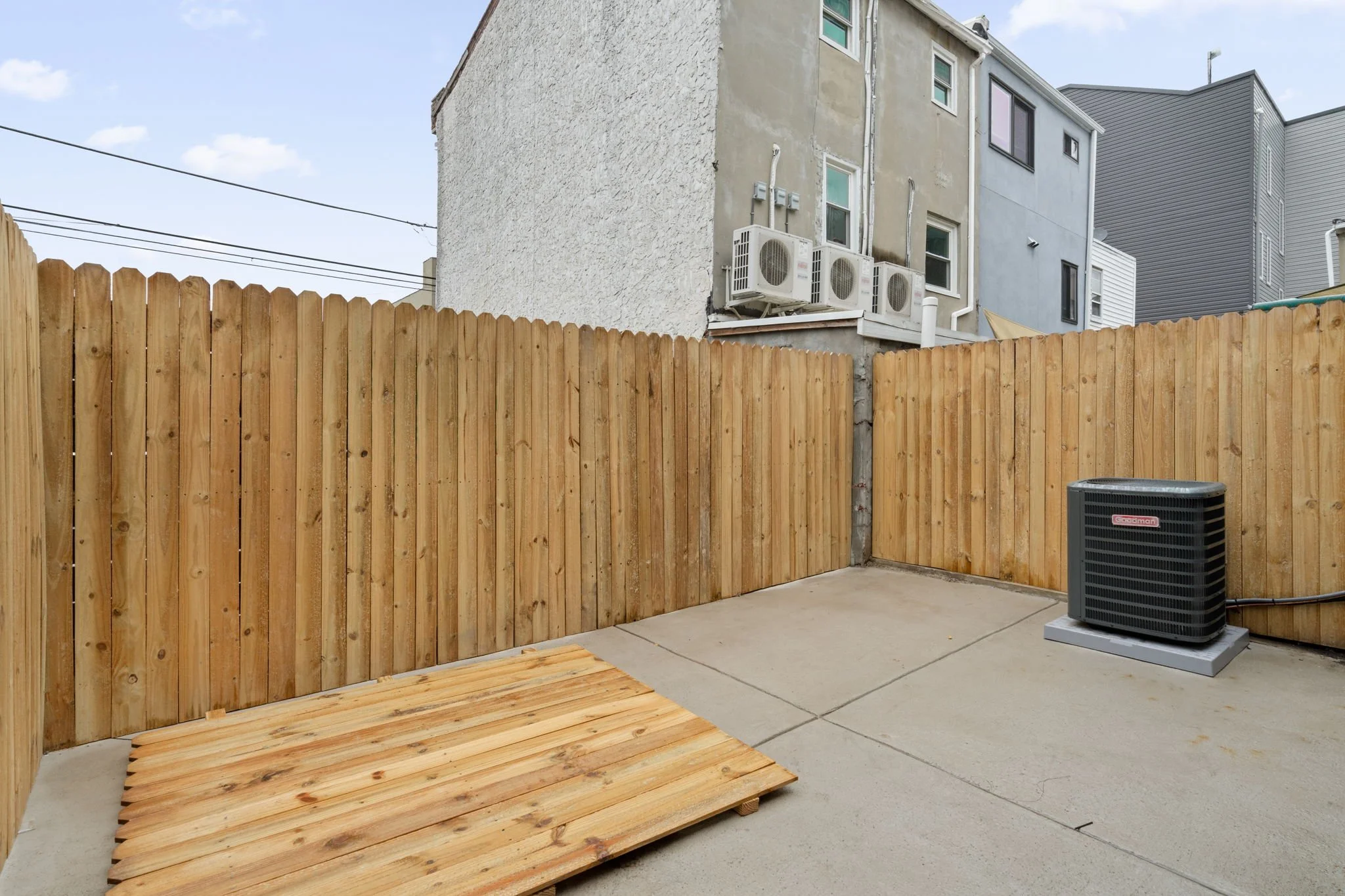 21-web-or-mls-1530-n-lawrence-st.jpg