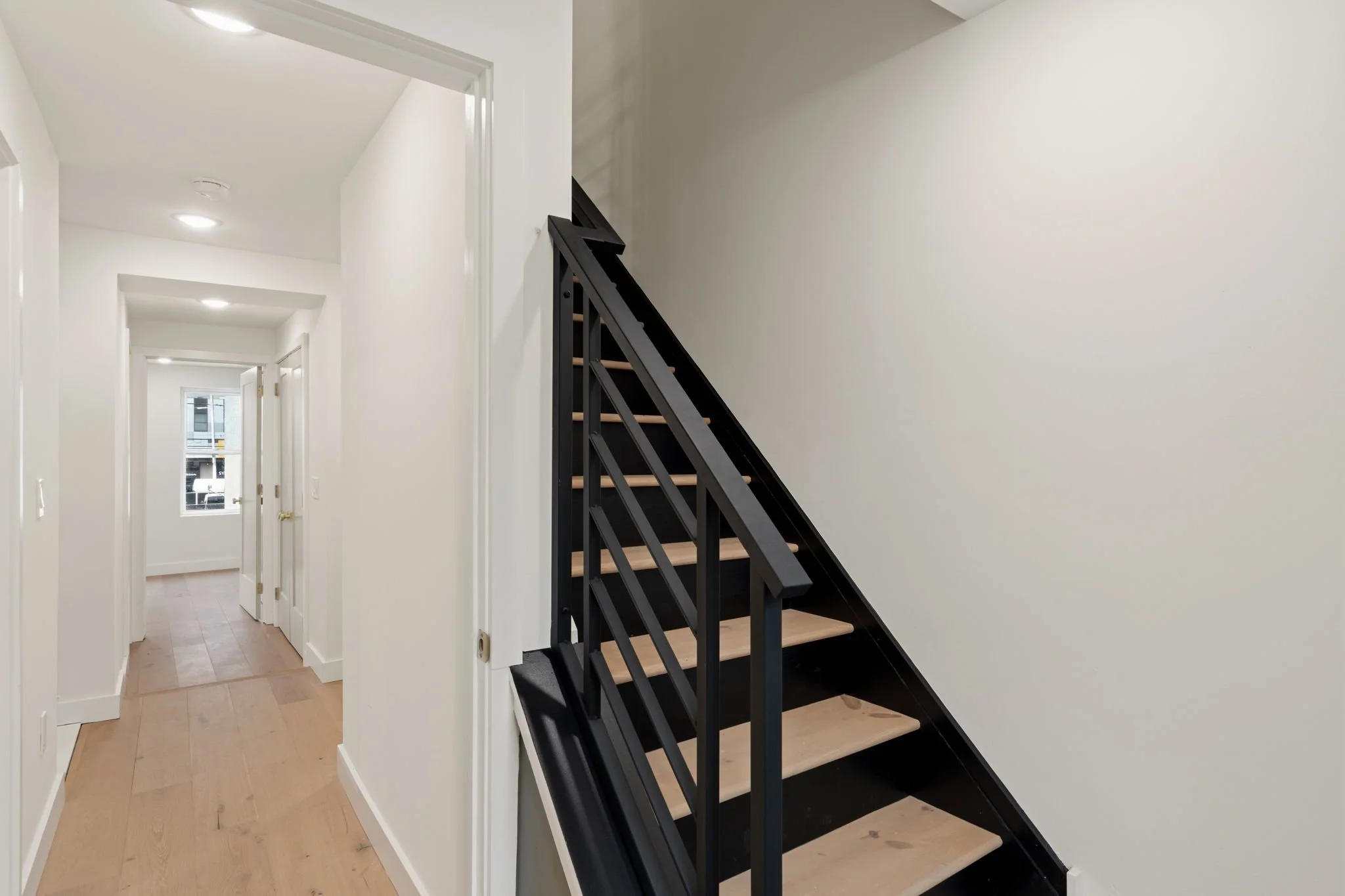32-web-or-mls-1530-n-lawrence-st.jpg