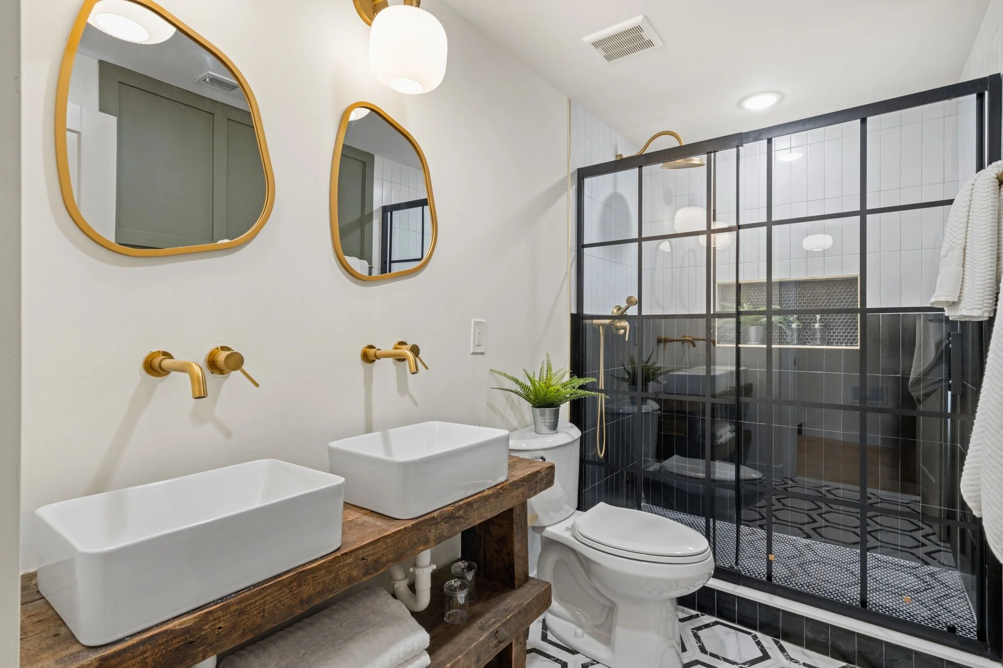 34-web-or-mls-1530-n-lawrence-st.jpg