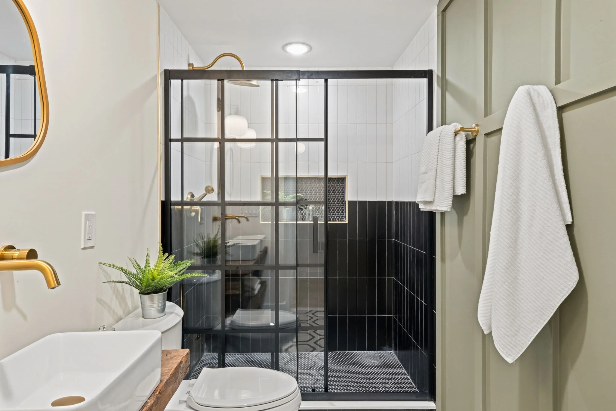 35-web-or-mls-1530-n-lawrence-st.jpg