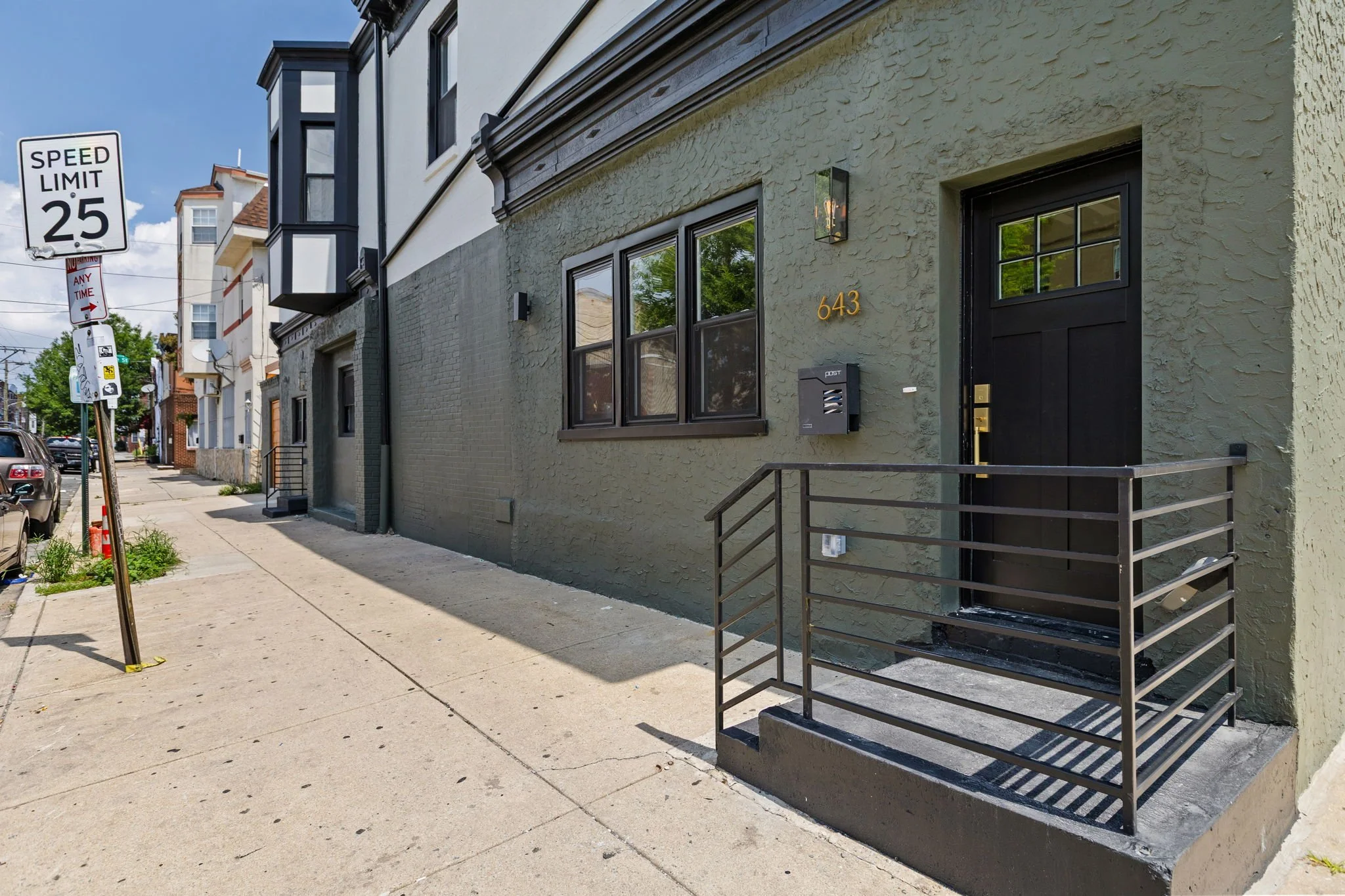 6-web-or-mls-643-moore-st.jpg