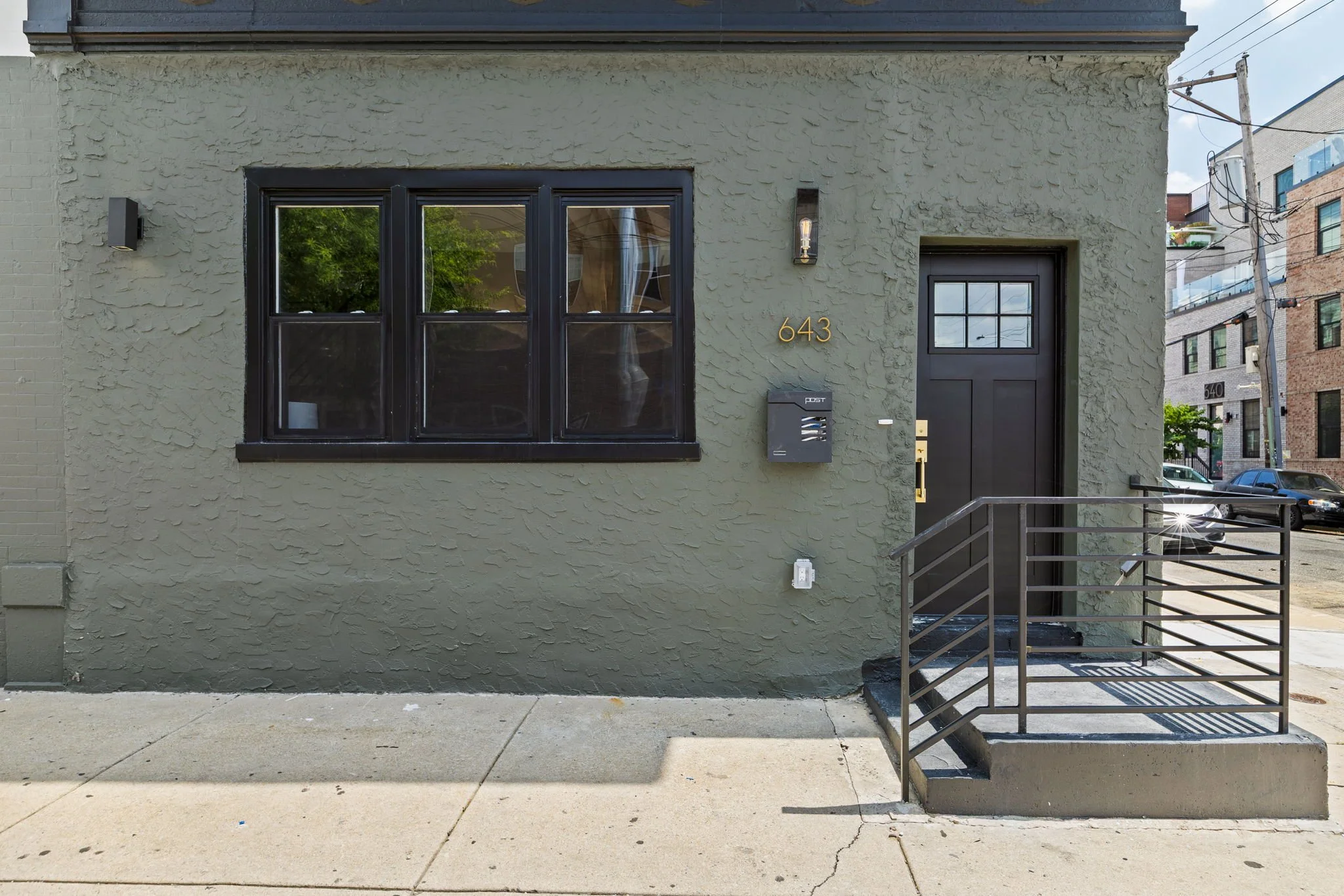 7-web-or-mls-643-moore-st.jpg