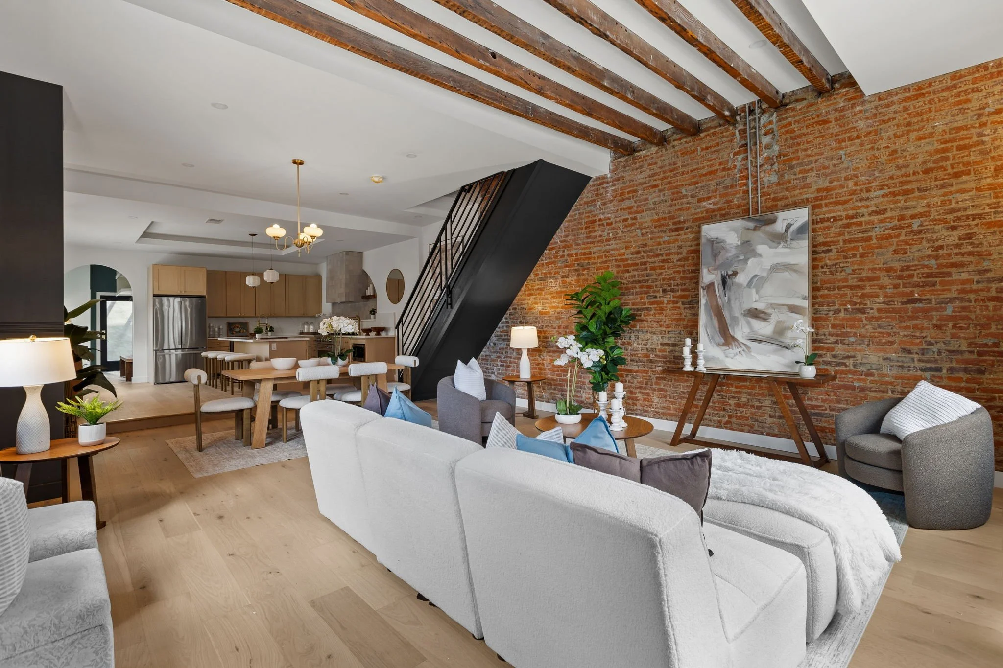 14-web-or-mls-643-moore-st.jpg