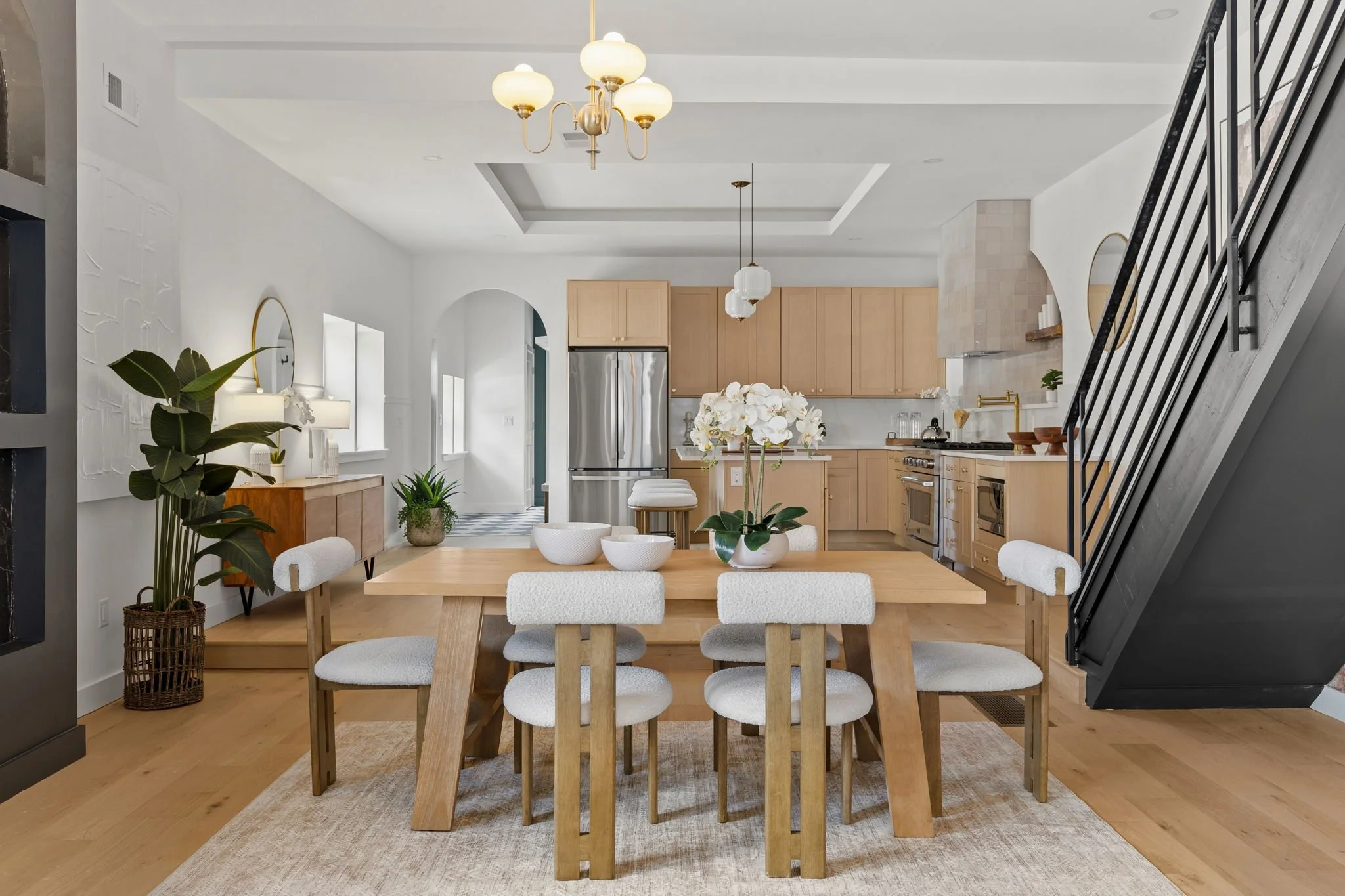 21-web-or-mls-643-moore-st.jpg