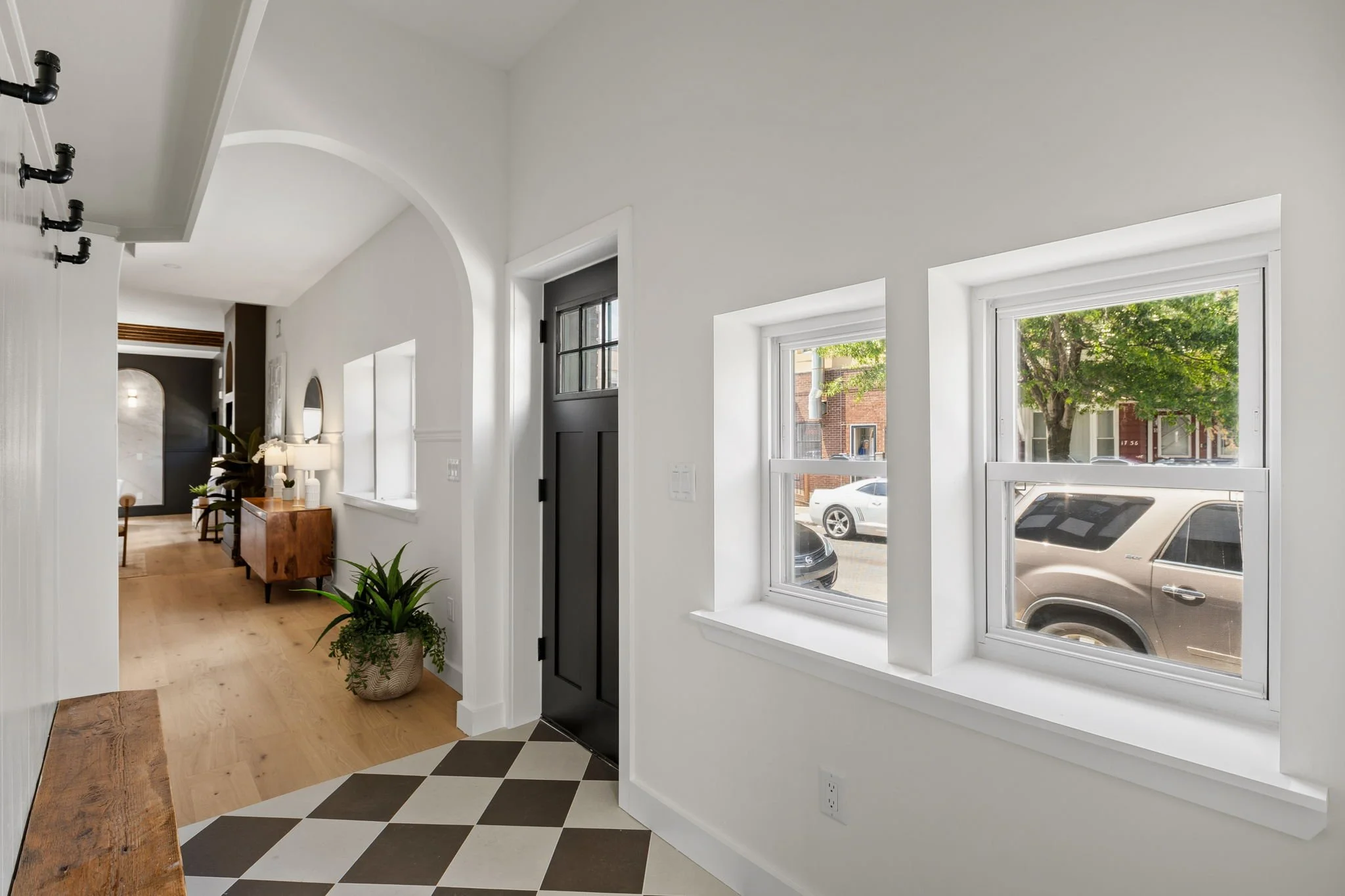 30-web-or-mls-643-moore-st.jpg