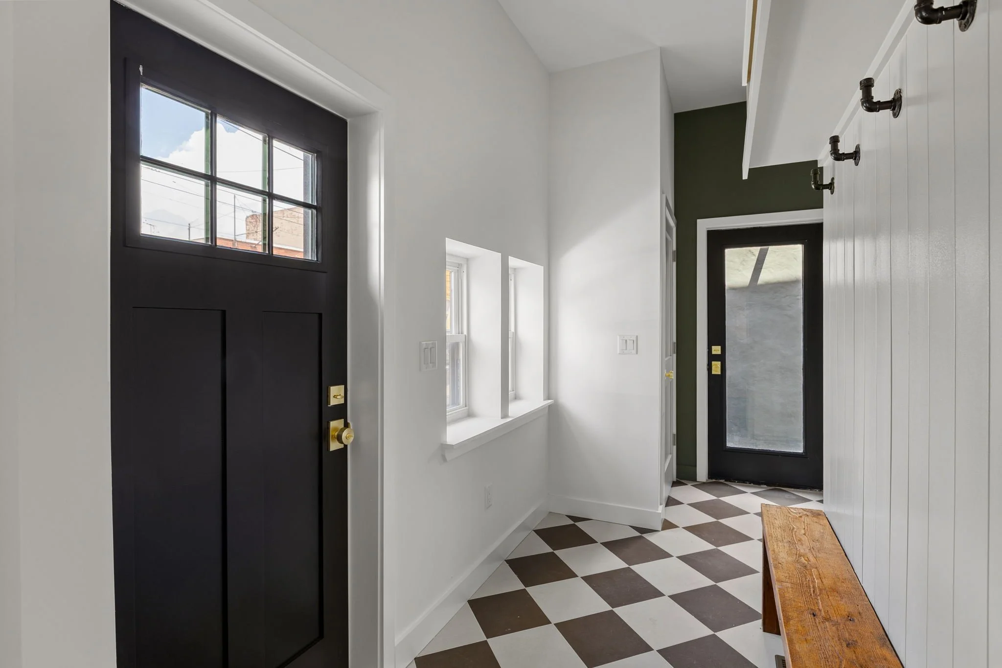 31-web-or-mls-643-moore-st.jpg