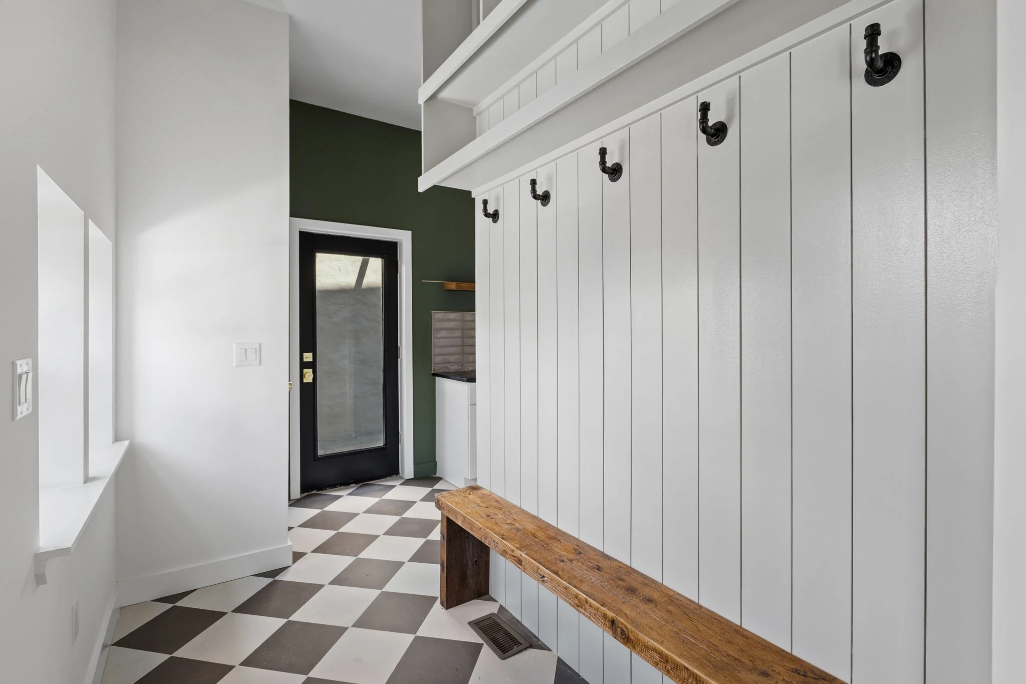 32-web-or-mls-643-moore-st.jpg