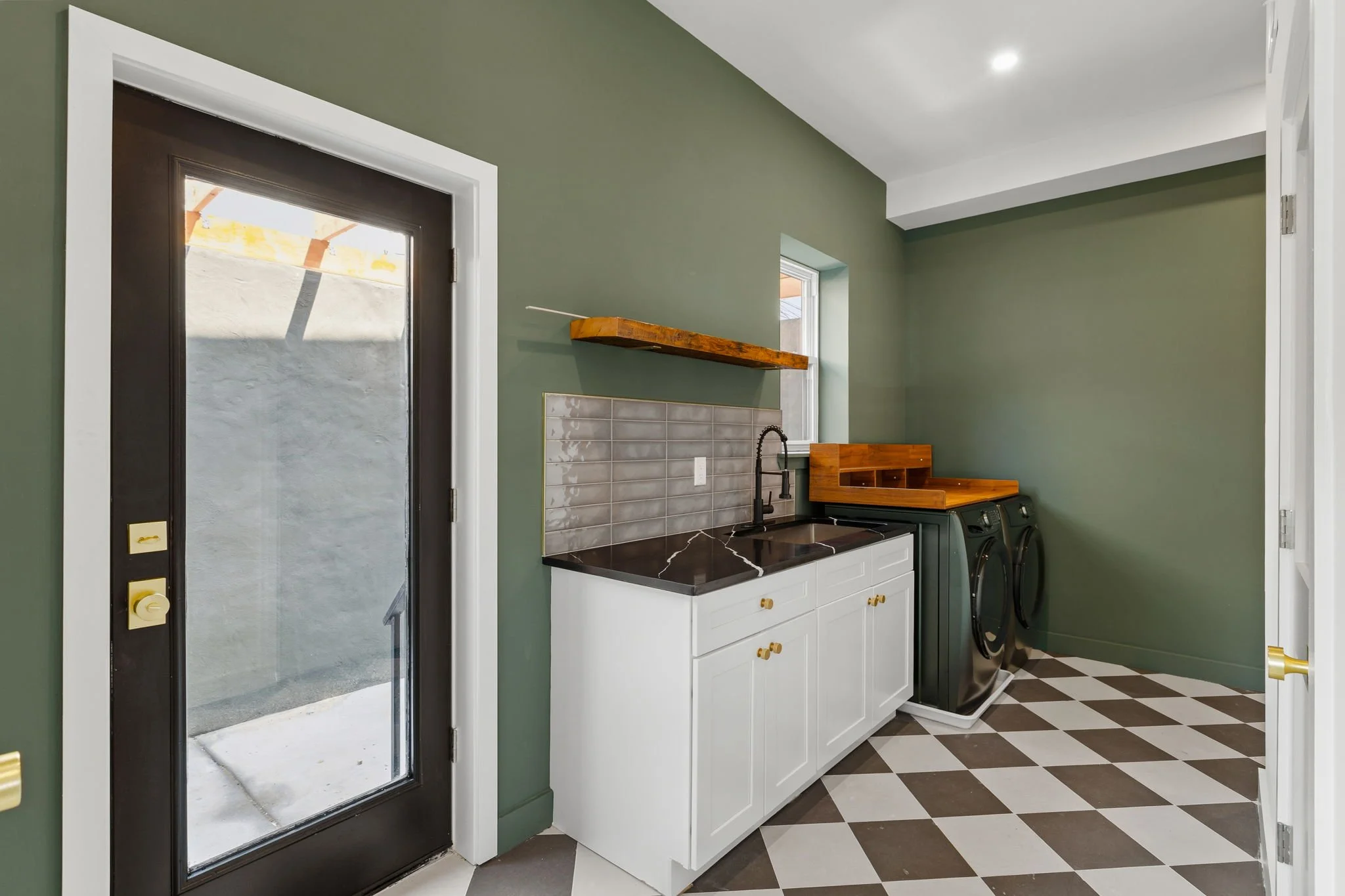 33-web-or-mls-643-moore-st.jpg