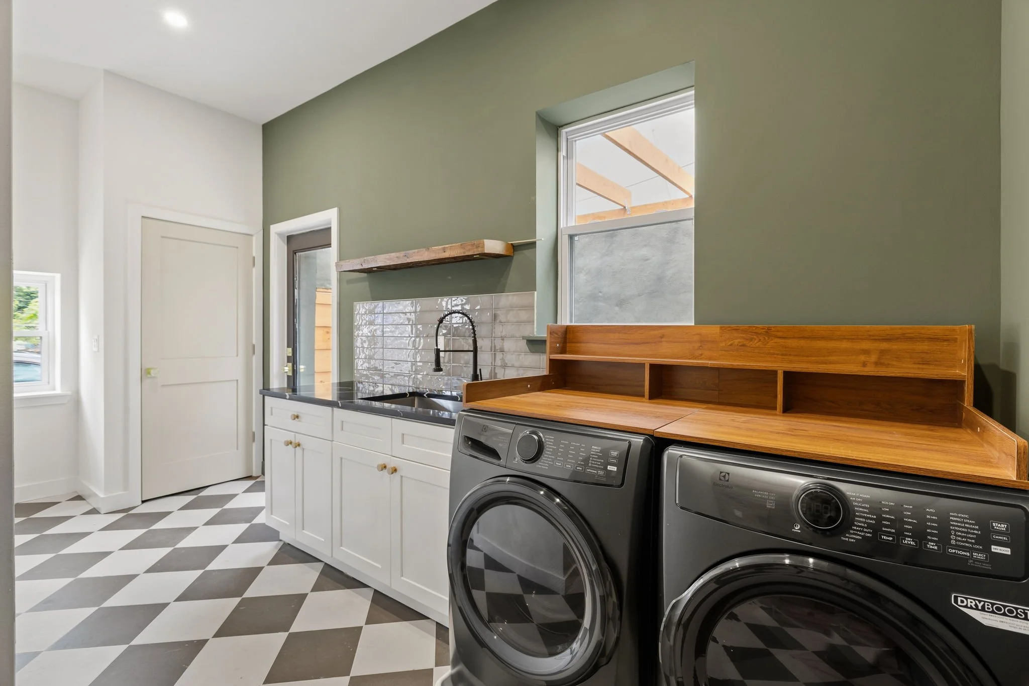 35-web-or-mls-643-moore-st.jpg