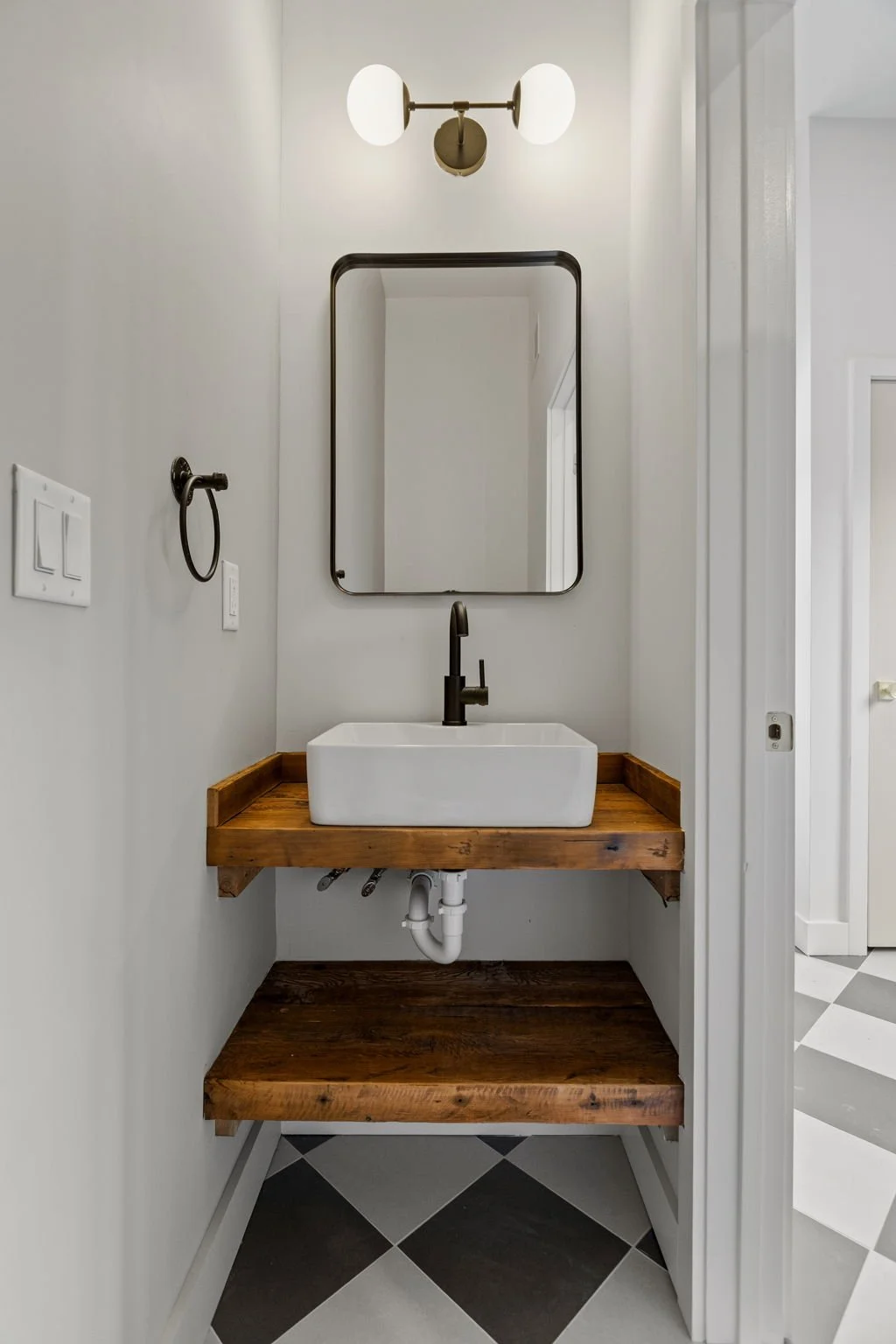 38-web-or-mls-643-moore-st.jpg