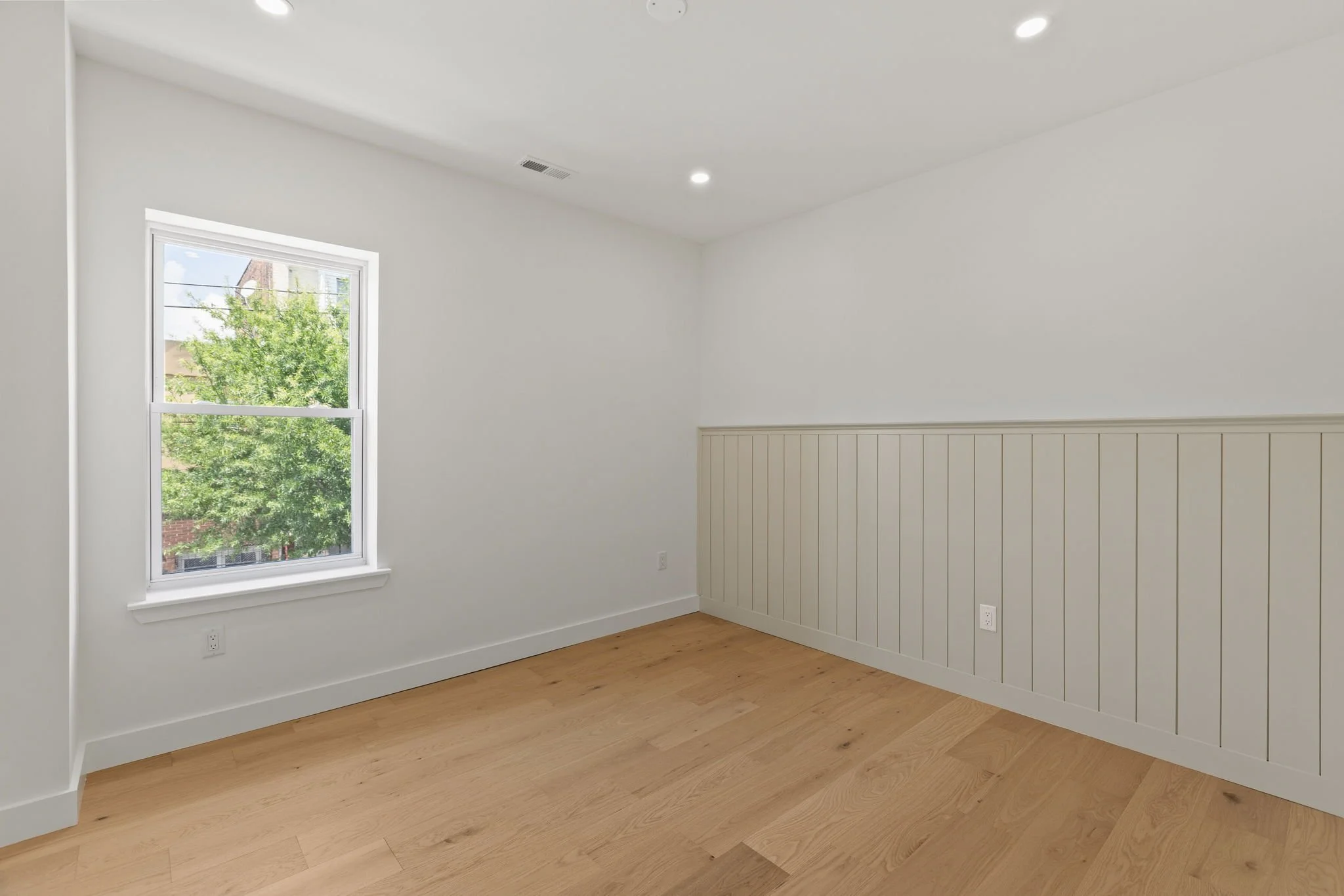 44-web-or-mls-643-moore-st.jpg