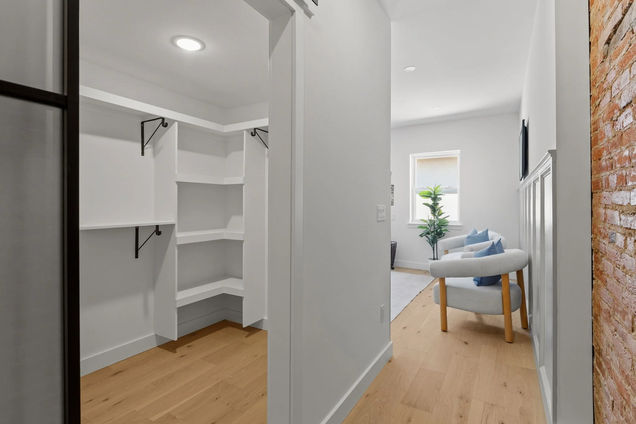 48-web-or-mls-643-moore-st.jpg