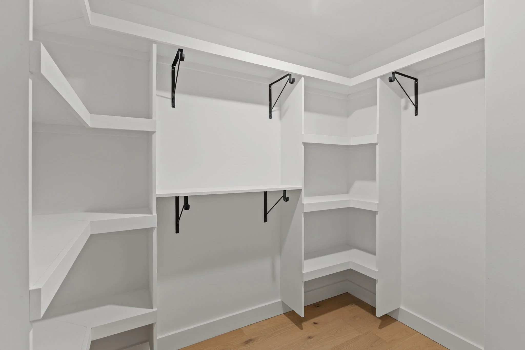 50-web-or-mls-643-moore-st.jpg