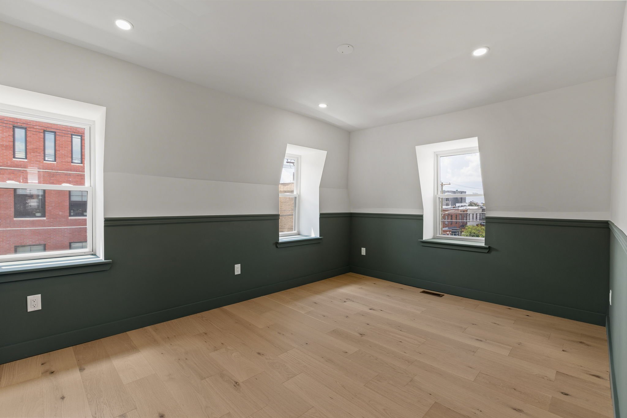 60-web-or-mls-643-moore-st.jpg