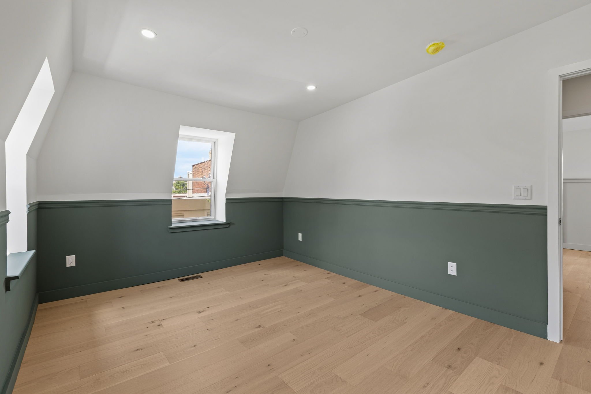 61-web-or-mls-643-moore-st.jpg