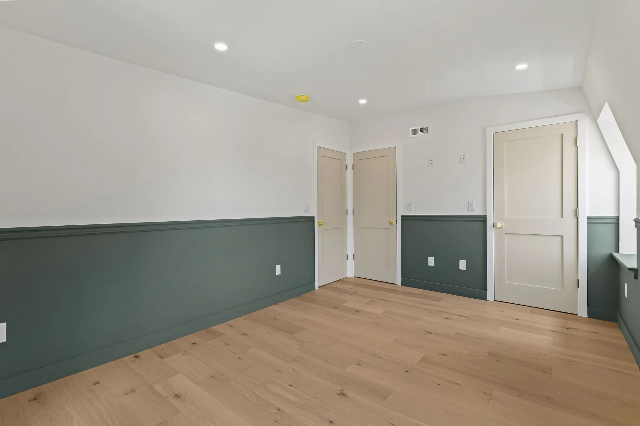62-web-or-mls-643-moore-st.jpg