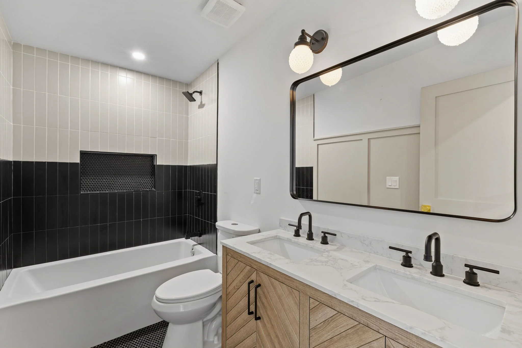 64-web-or-mls-643-moore-st.jpg