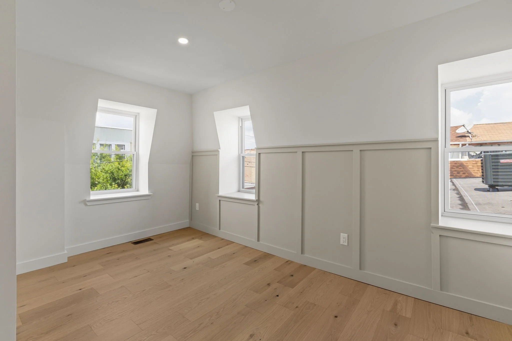 65-web-or-mls-643-moore-st.jpg