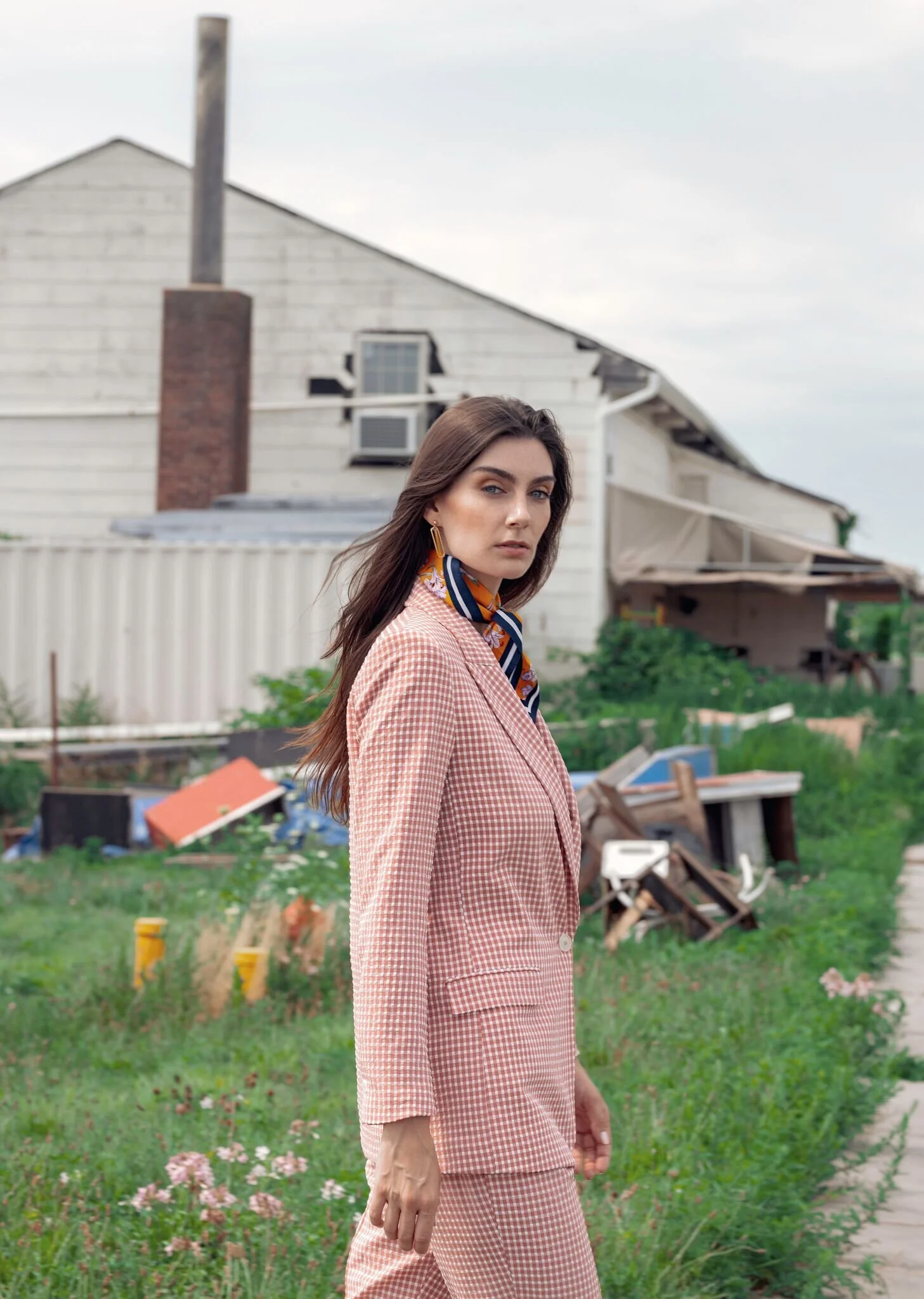  Photographer:  @taurathossain   Model:  @meaghanmccarth   MUA:  @genevamakeup   Hairstylist:  @valerievanessa.hair  . 