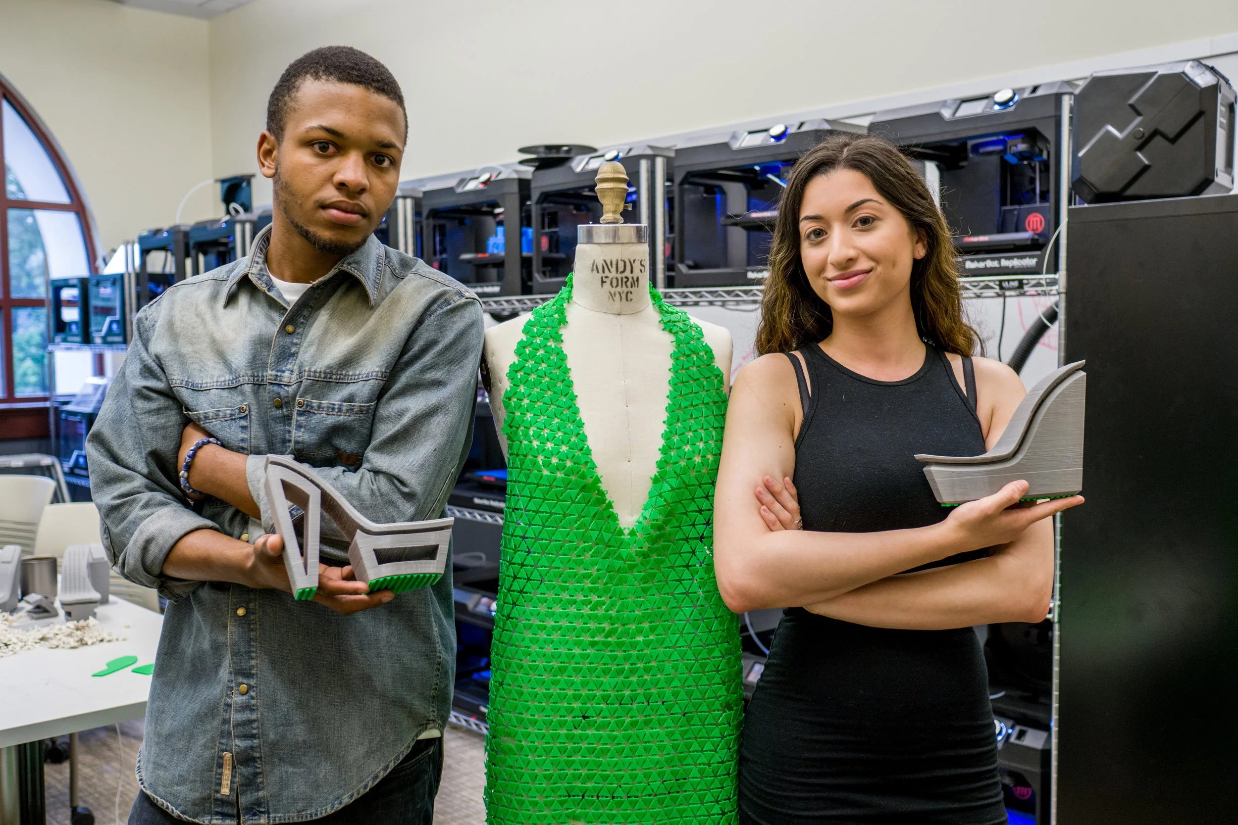 6,000 Non-Articulated Pieces Craft a 3D Printed Dress
