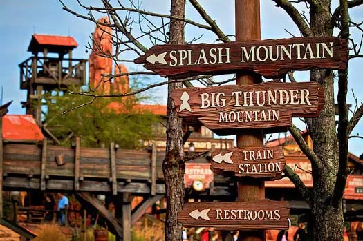 frontierland-signs.jpg