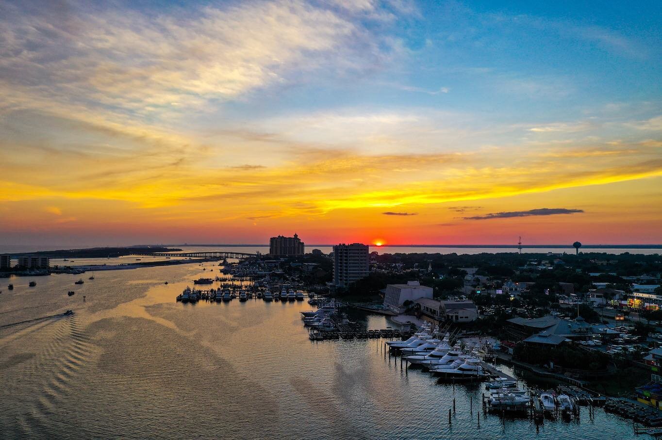 @destin30arealestate with the Destin Harbor shots! 🔥 per usual!  Thanks Pat!!! #destin #harbor