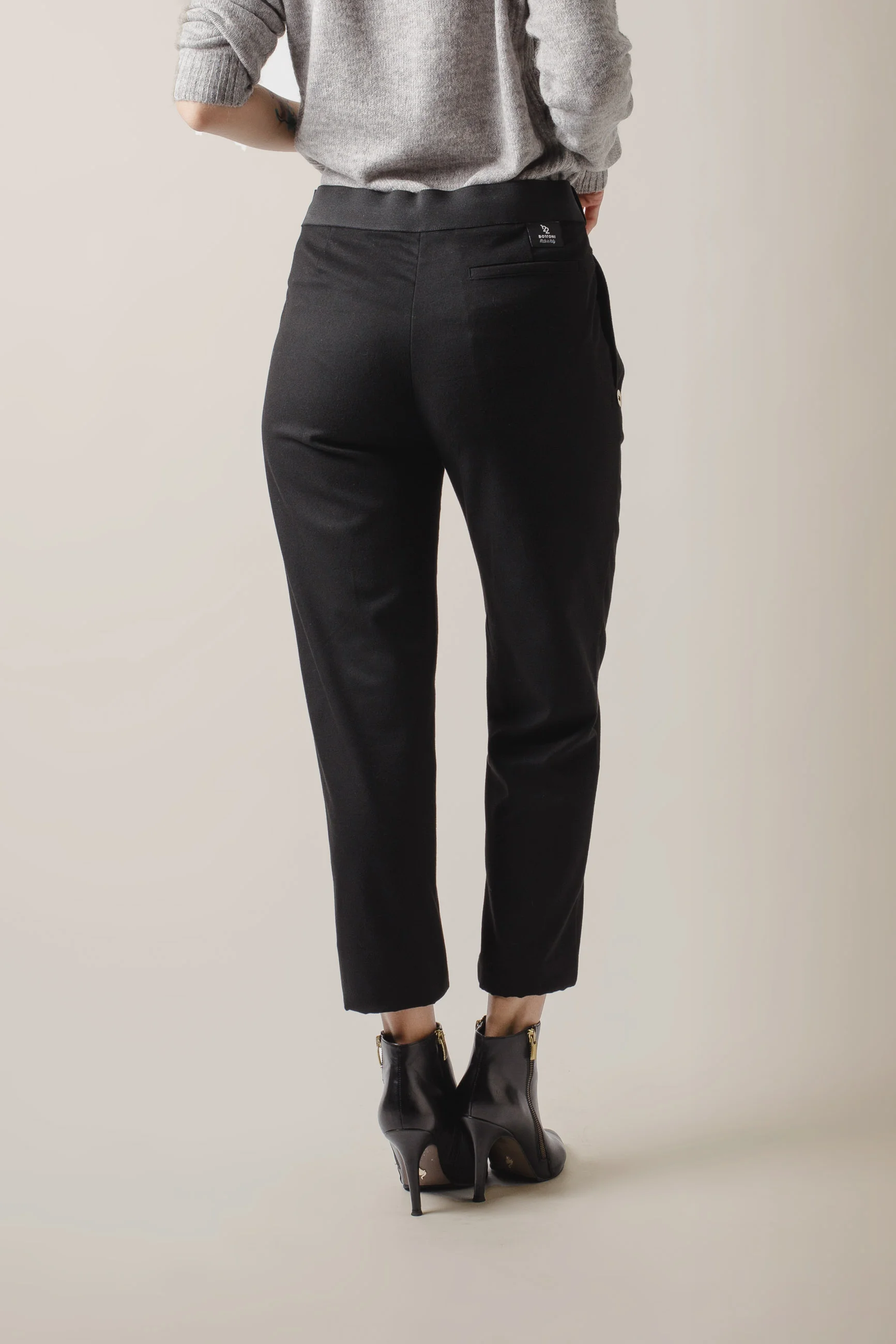 pantalone_nero_W_122_bottoni003.jpg
