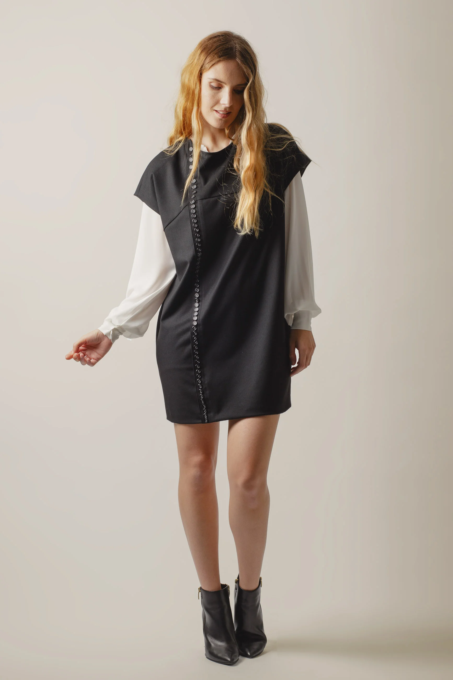 vestito_nero_W_122_bottoni001.jpg