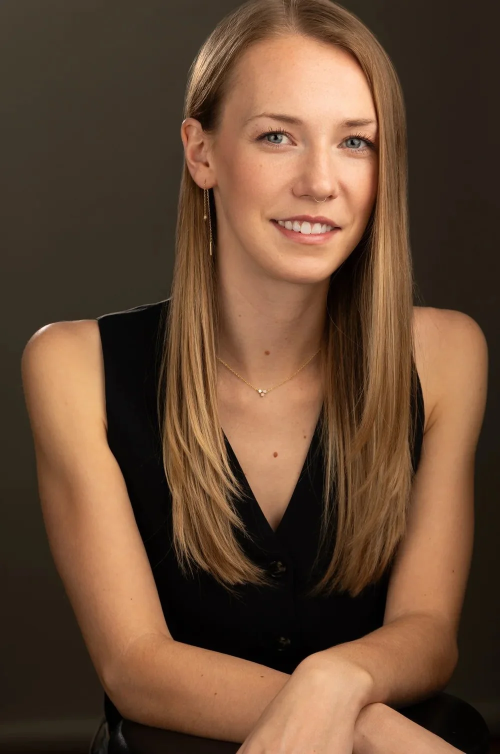 Ariana Barr - Click for Biography