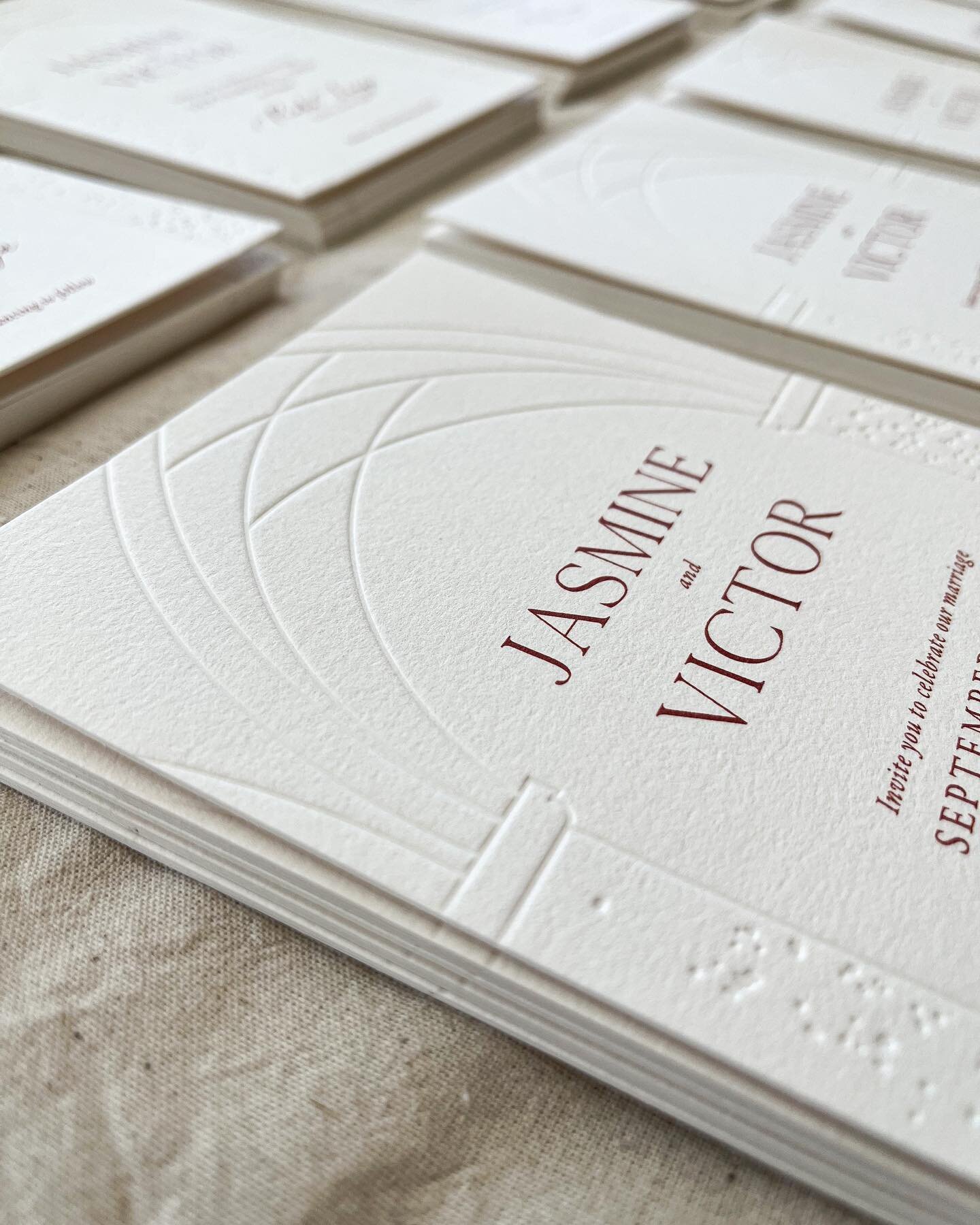 Arches and stone.
Modern design approach to a classic and elegant venue.
Letterpress is always one of the best choices 🤍