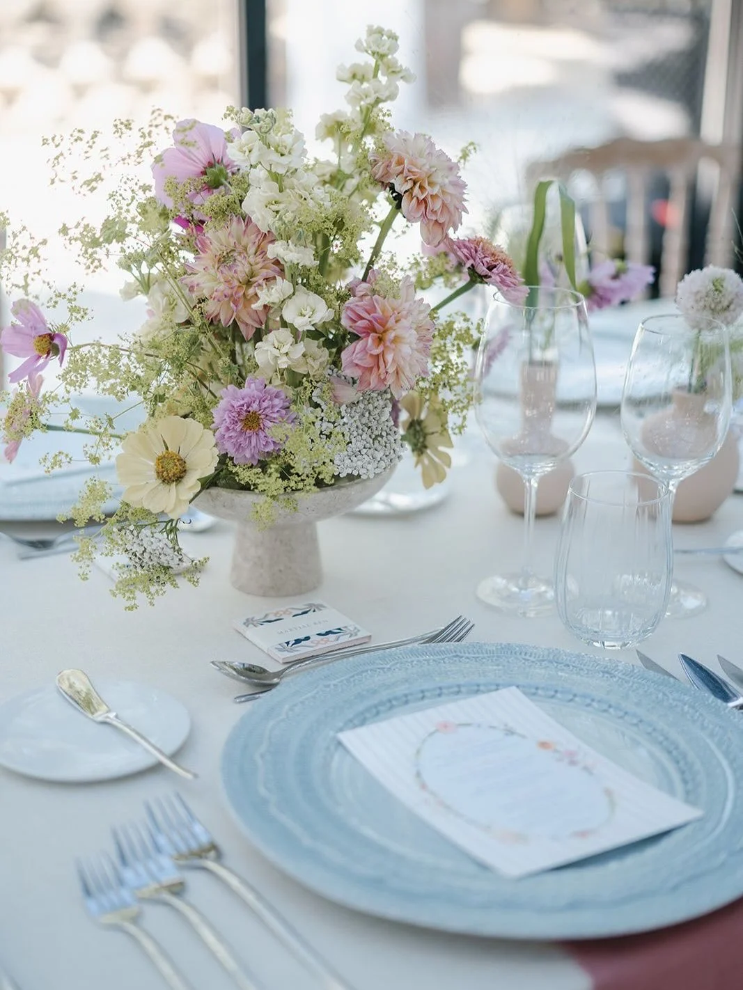 Ahn & Eric wedding 🤍
//
WP@weddingplannerandcurator
Hair and Makeup @b_lust_hair_makeup
Photography @kimraafphoto
Videographer@nomad.denham.media
Venue @vandelli.pt
Catering@foodstory.pt
Rentals @bcplanning_rentals
Stationery @moldeweddings
Flo