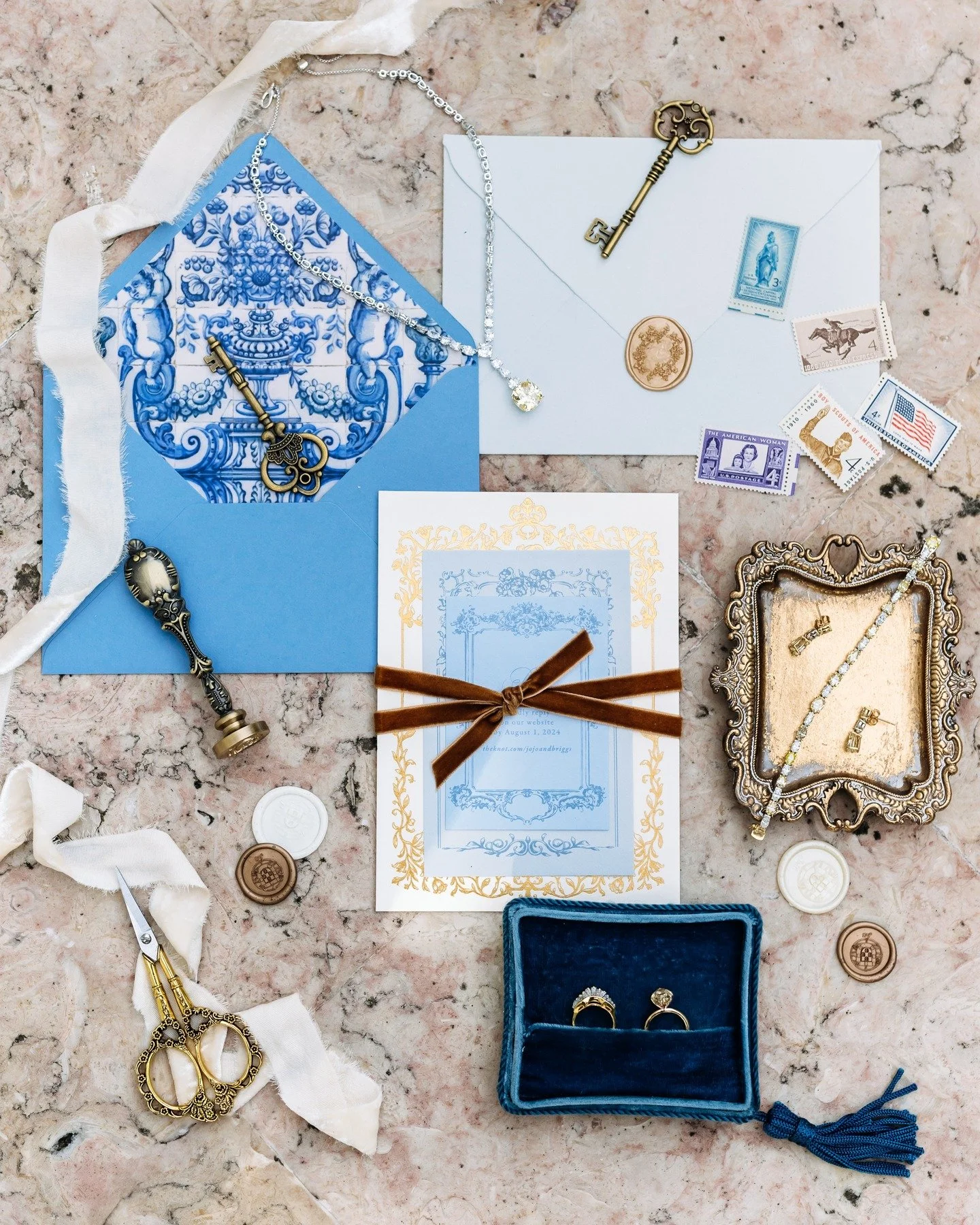 or a wedding at the Pal&aacute;cio de Queluz &mdash; renowned for its stunning rooms, romantic gardens, and regal atmosphere &mdash; the invitations become more than mere announcements; they serve as the first glimpse of an extraordinary day.

From t