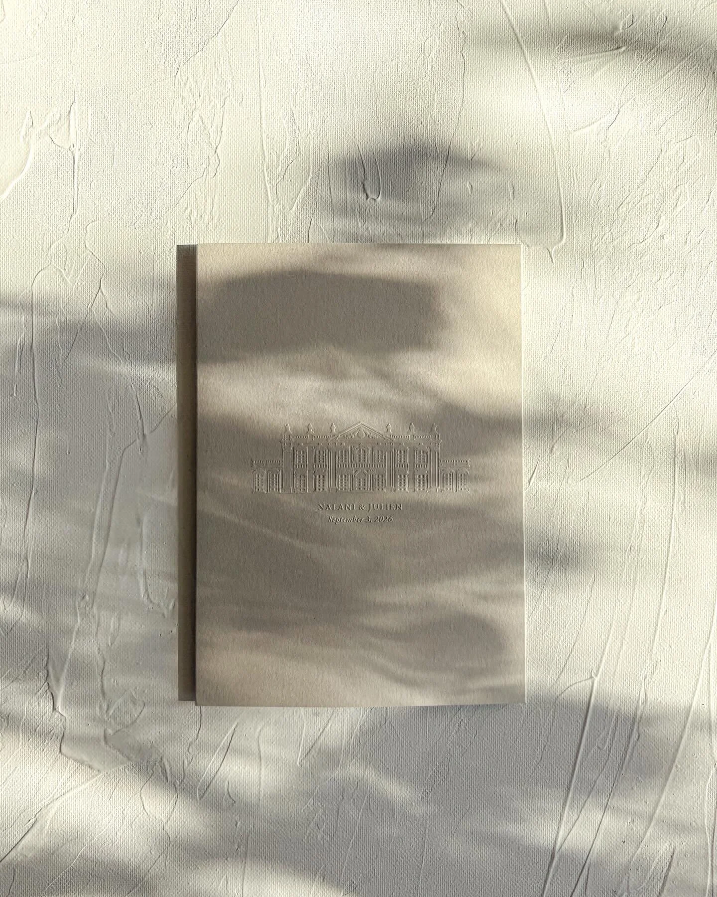 Classic. Timeless. 

Some details don&rsquo;t need shine to stand out &mdash; just presence. The subtle relief of blind embossing reveals itself to the touch, discreet and elegant, like a well-kept secret. 

Because some stories begin in the smallest