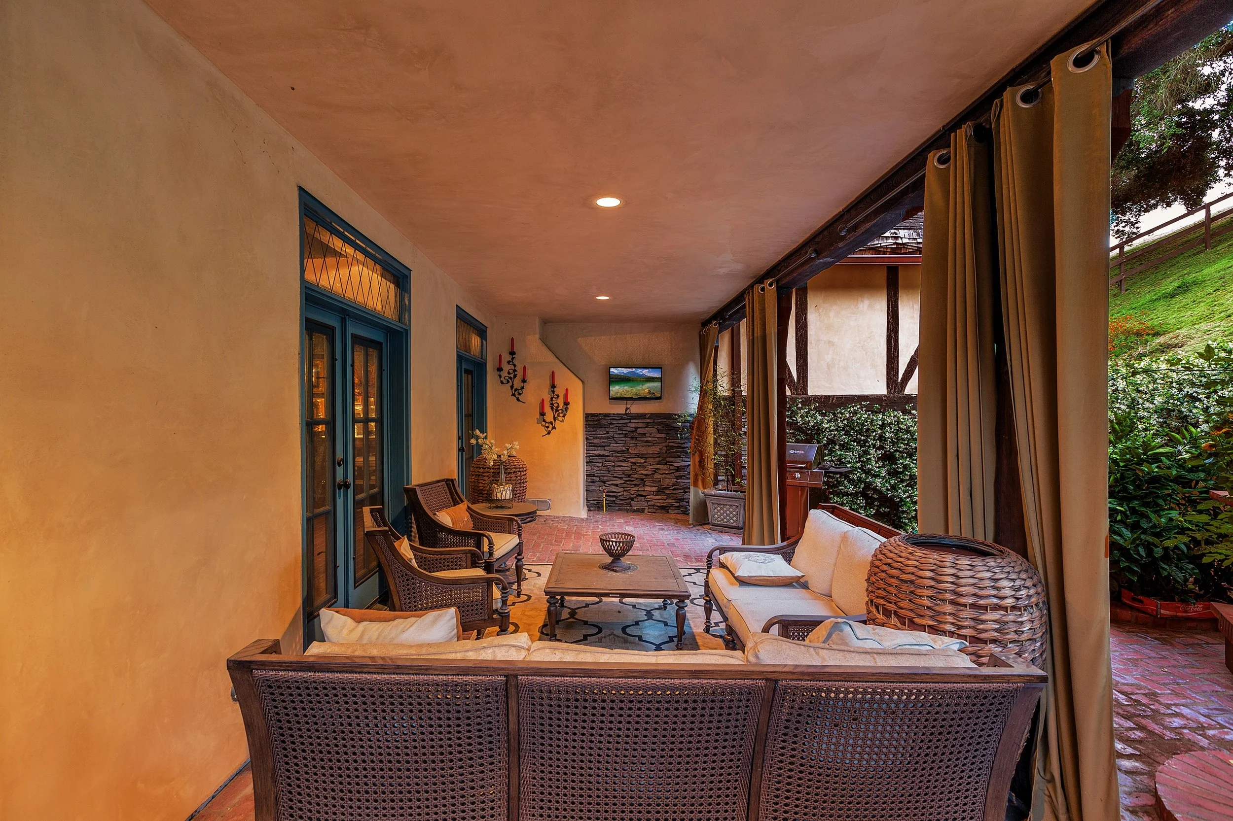 049_ Back Patio.jpg