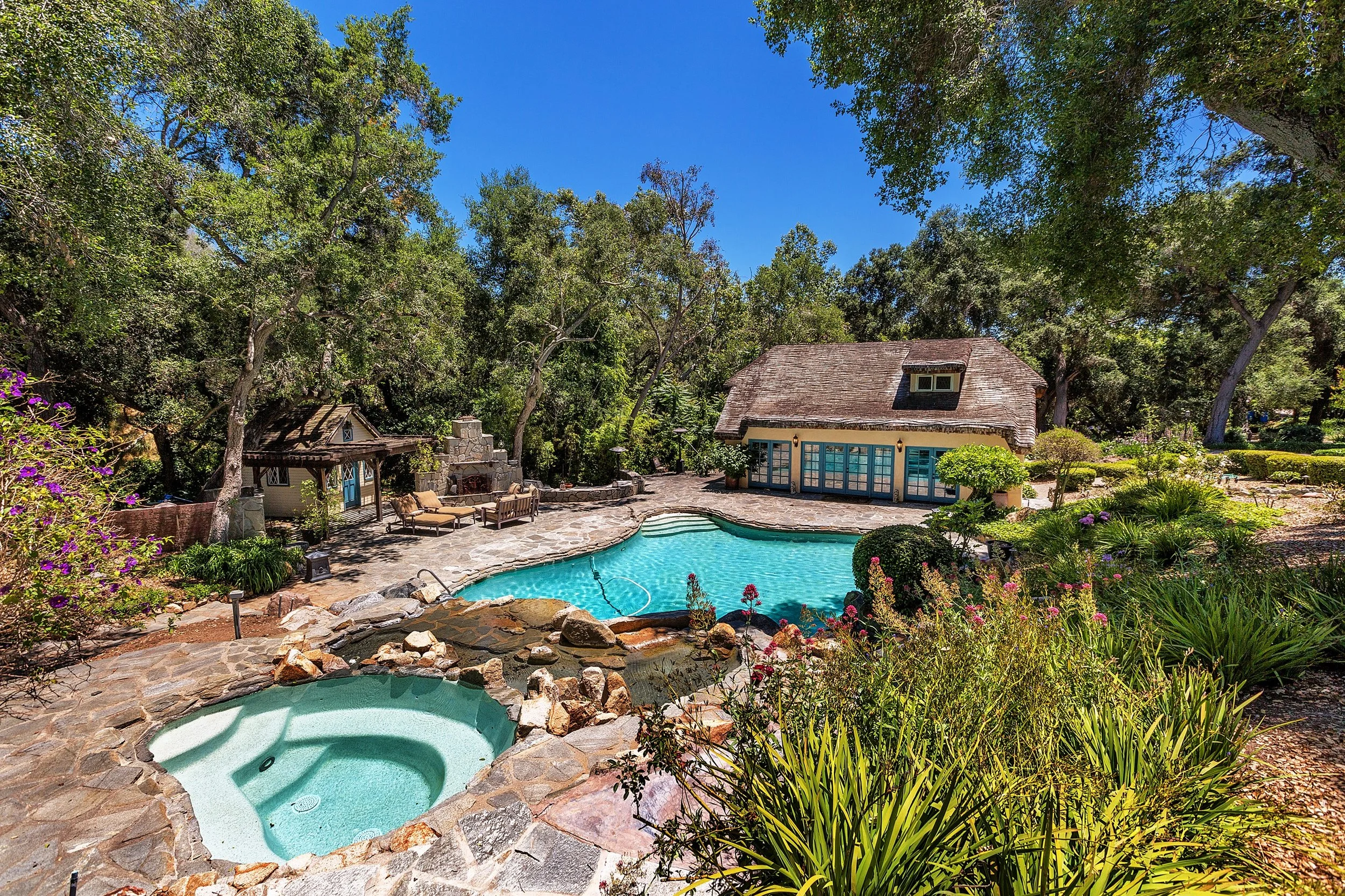 074_Jacuzzi and Pool View.jpg
