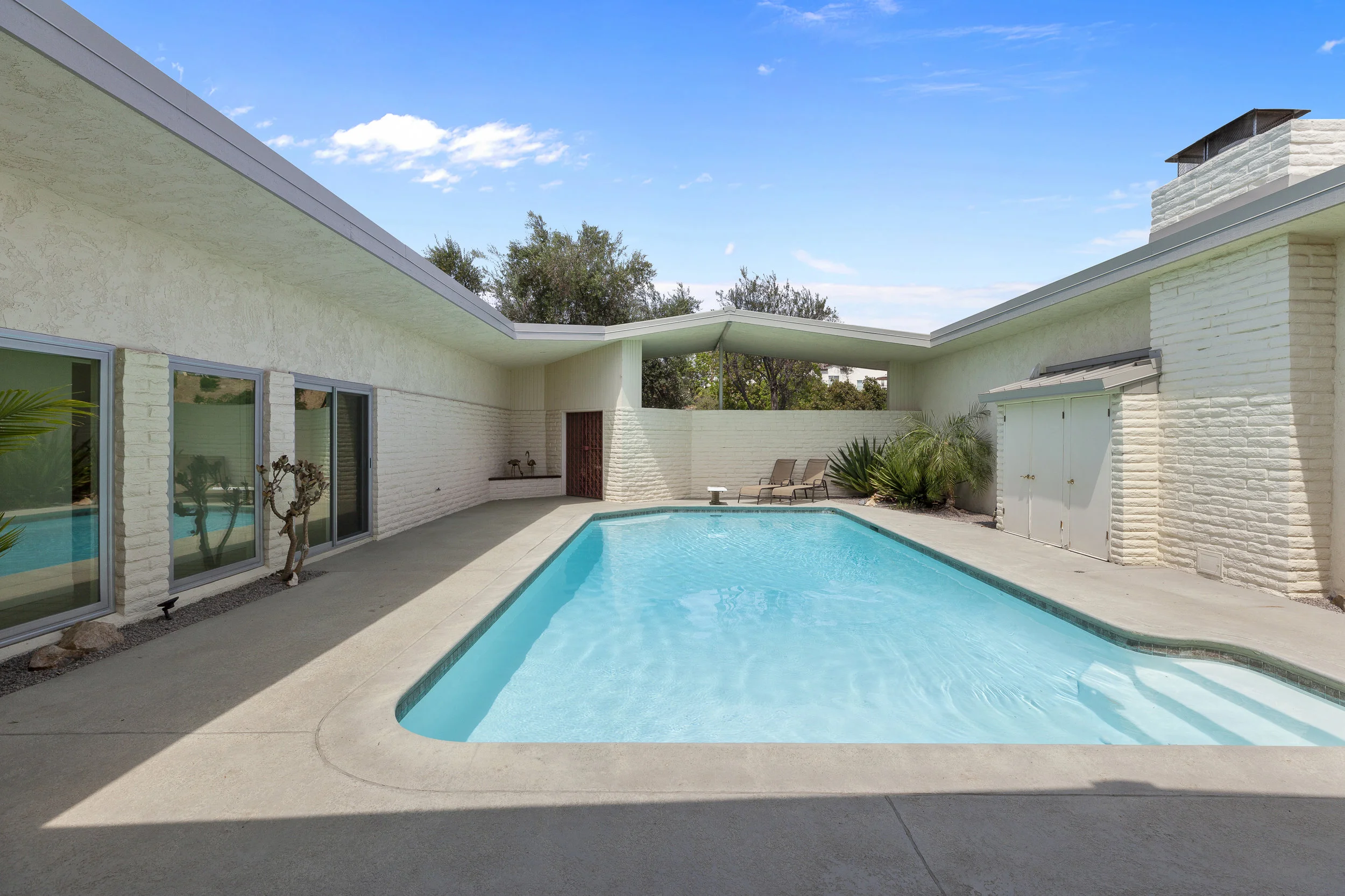 009_Pool .jpg